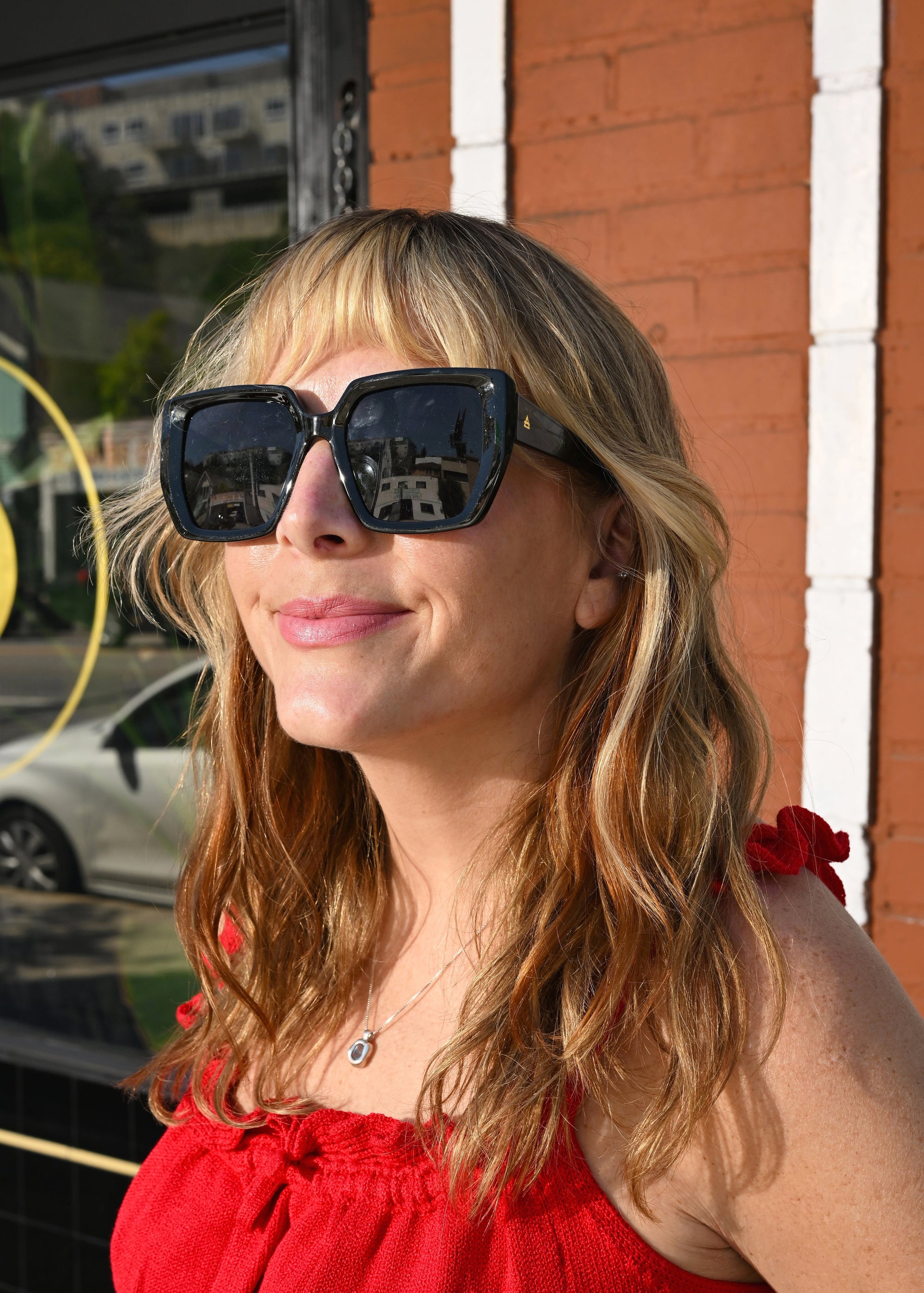 Sunglasses on Sale at offe market: Serve Shade Without the Splurge 😎