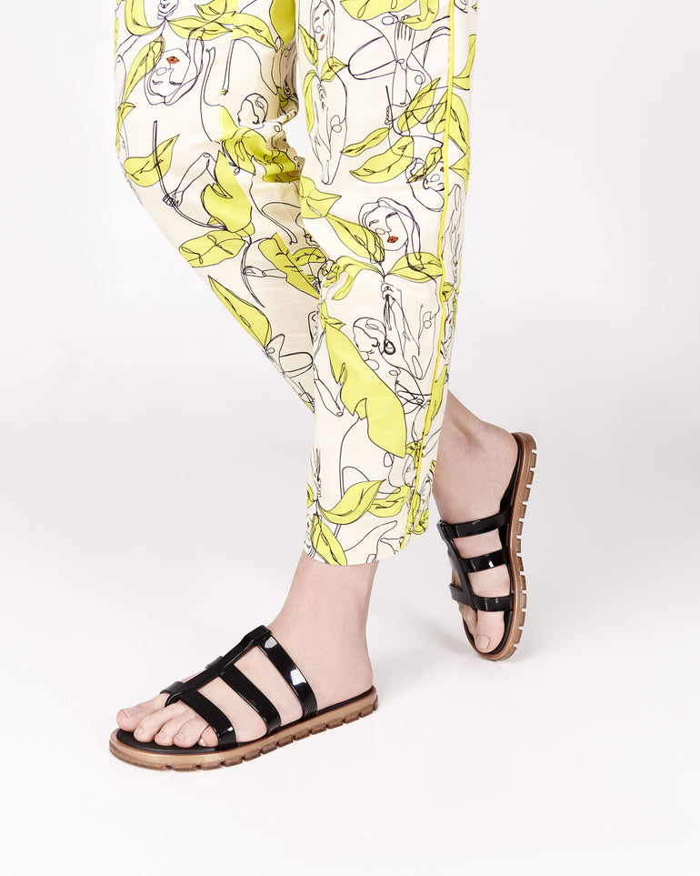 Path Slide - Black/Gold