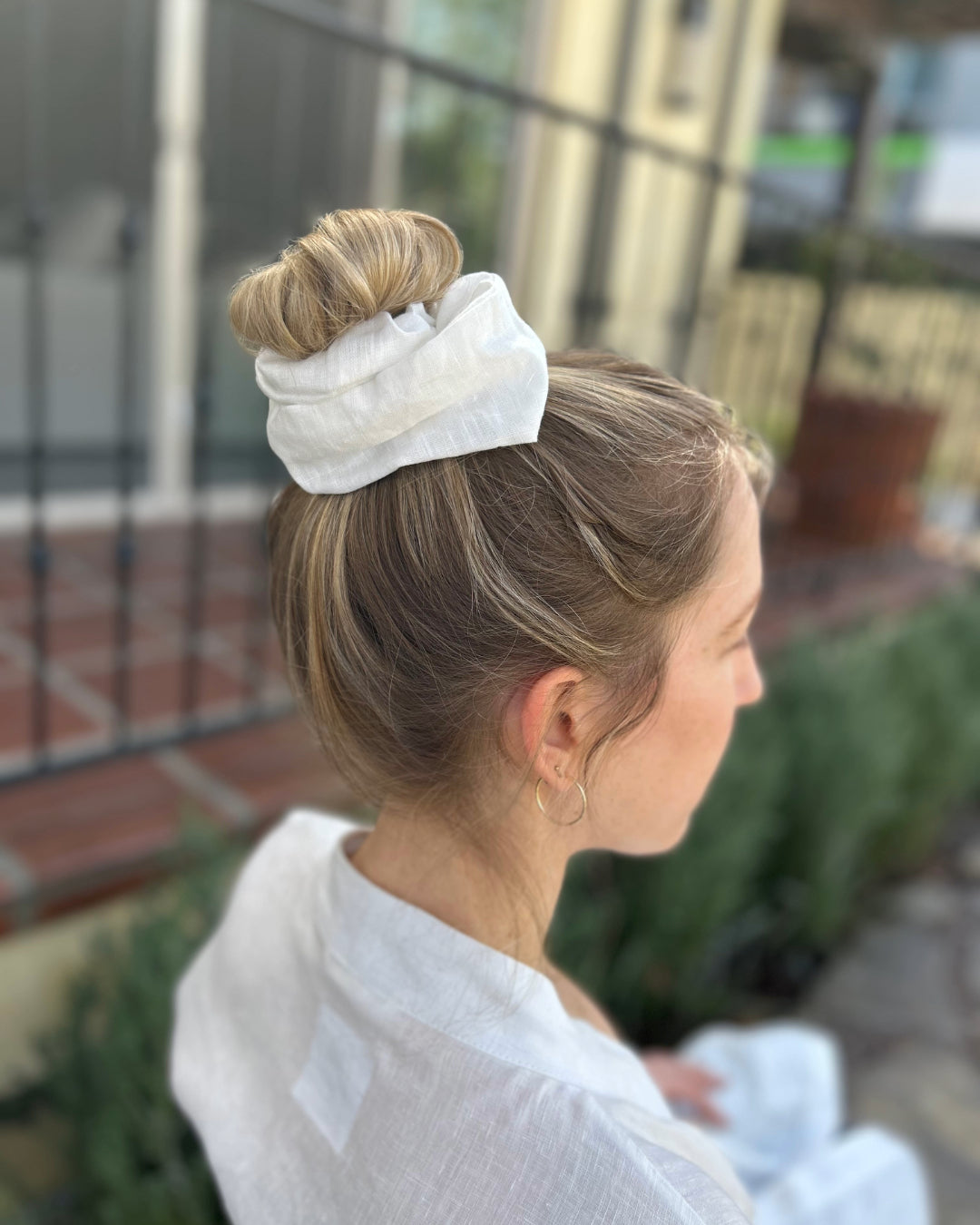 The Big Linen Scrunchie - White