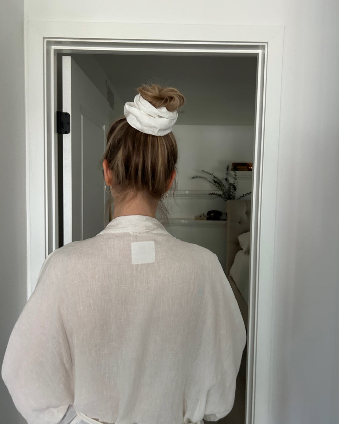The Big Linen Scrunchie - White