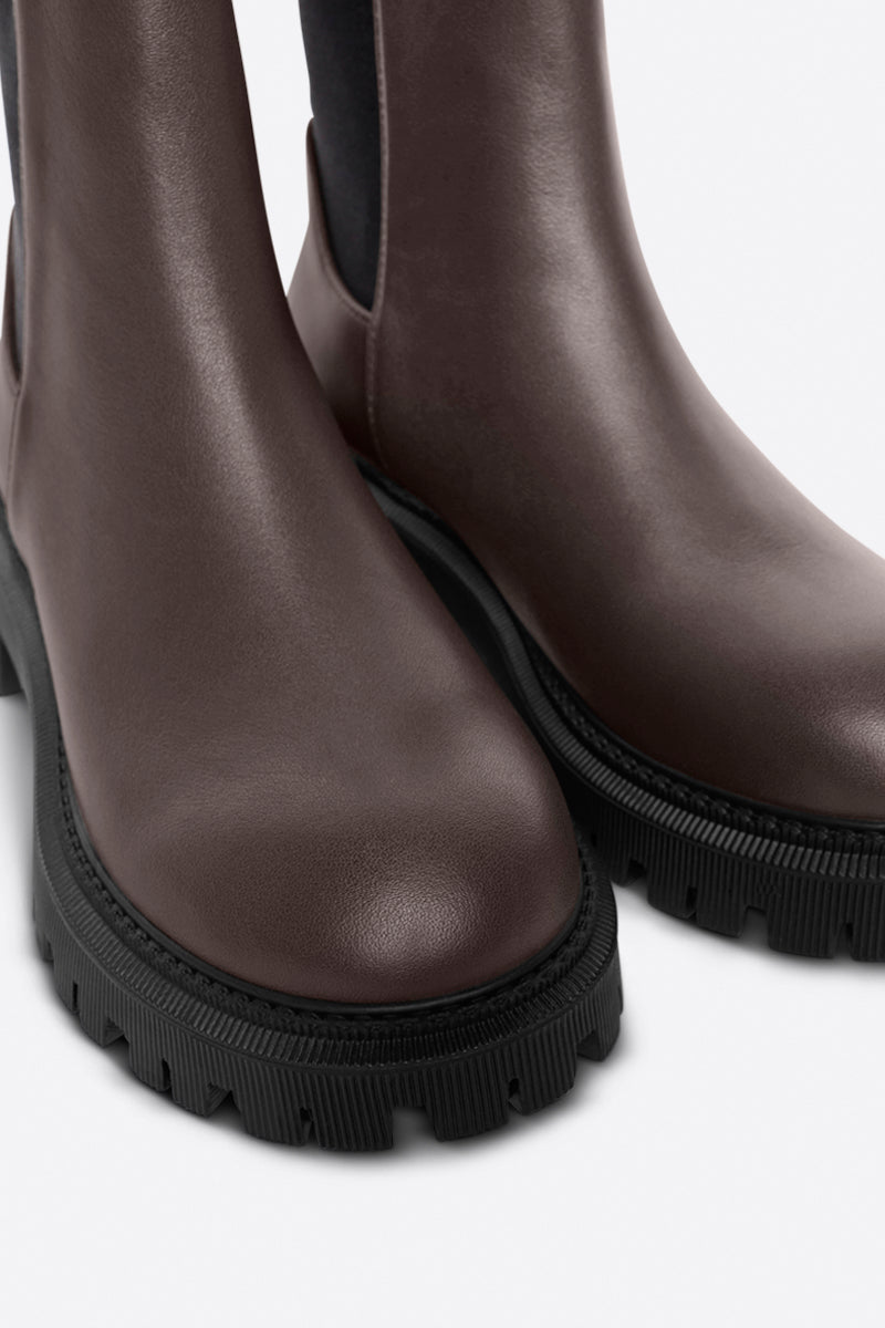 Guided Pull On Lug Sole Boot
