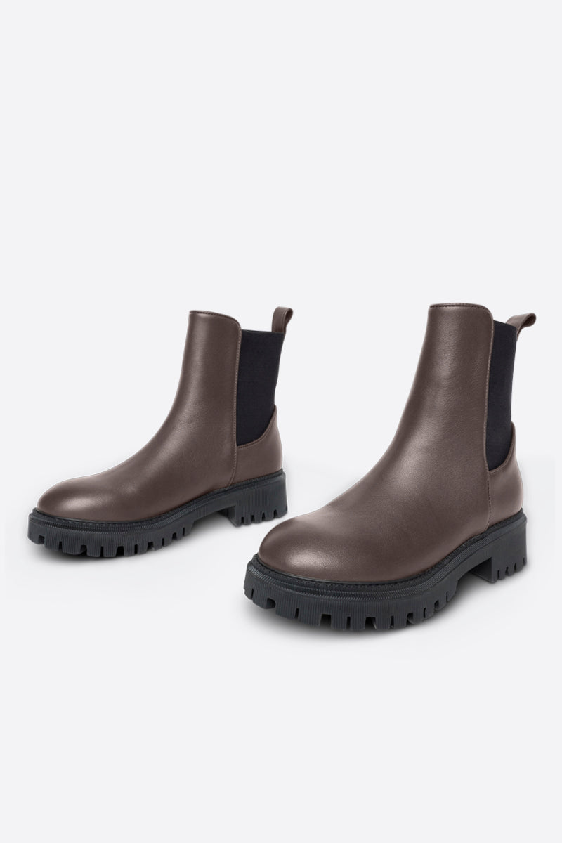 Guided Pull On Lug Sole Boot