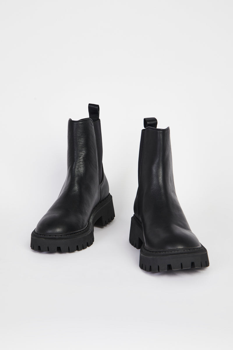 Guided Pull On Lug Sole Boot