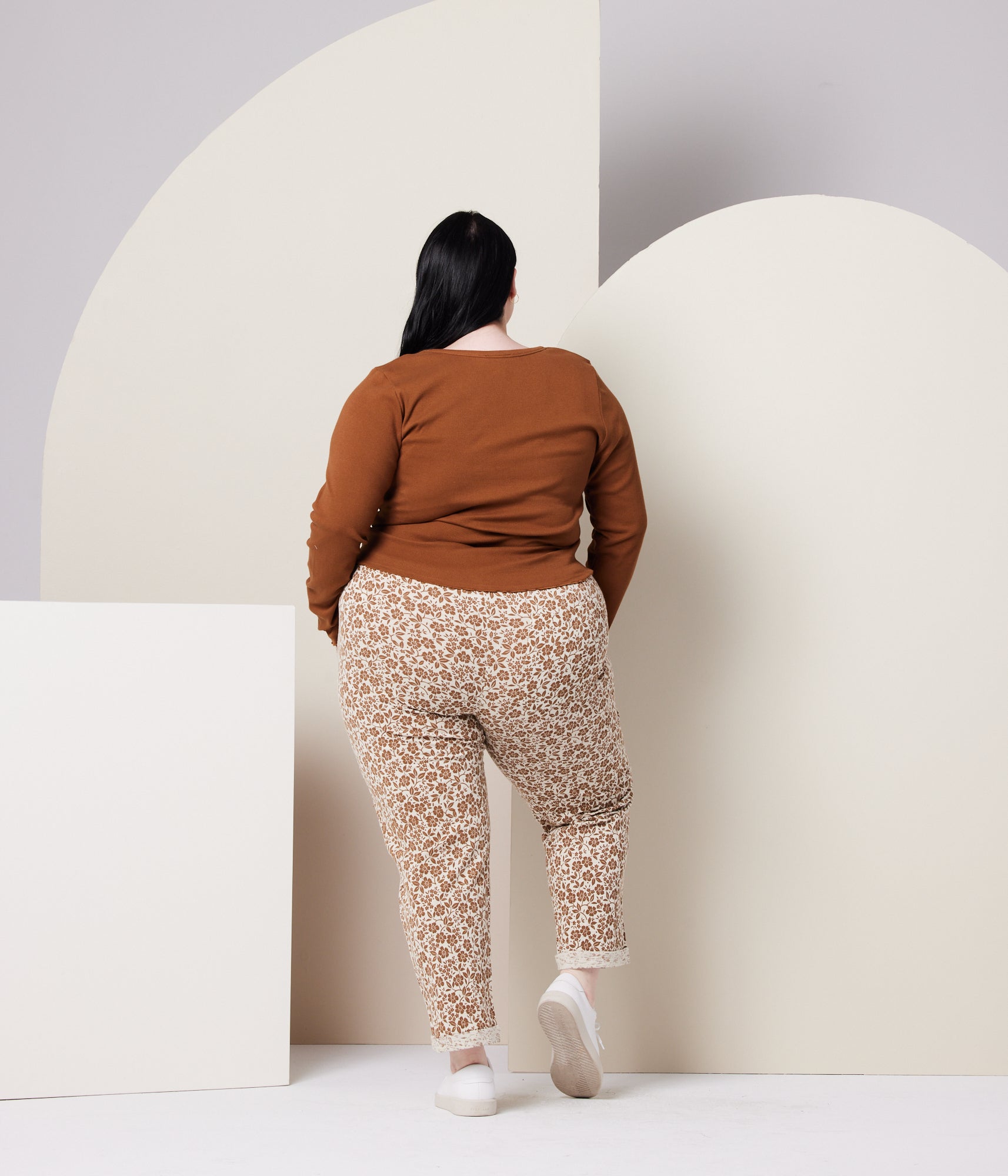 Known Supply - Nolan Pant - Spice Happy Flower -