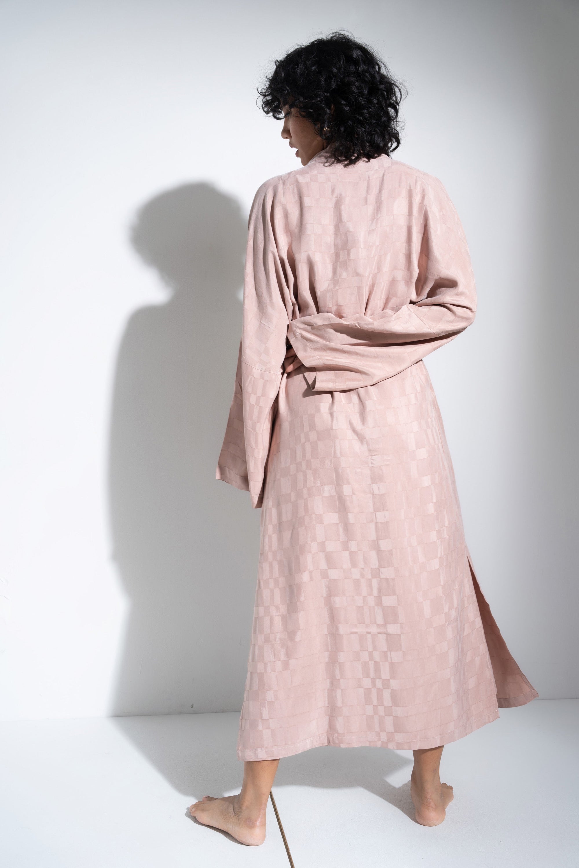 Be Idle - The Long Robe - Rose -