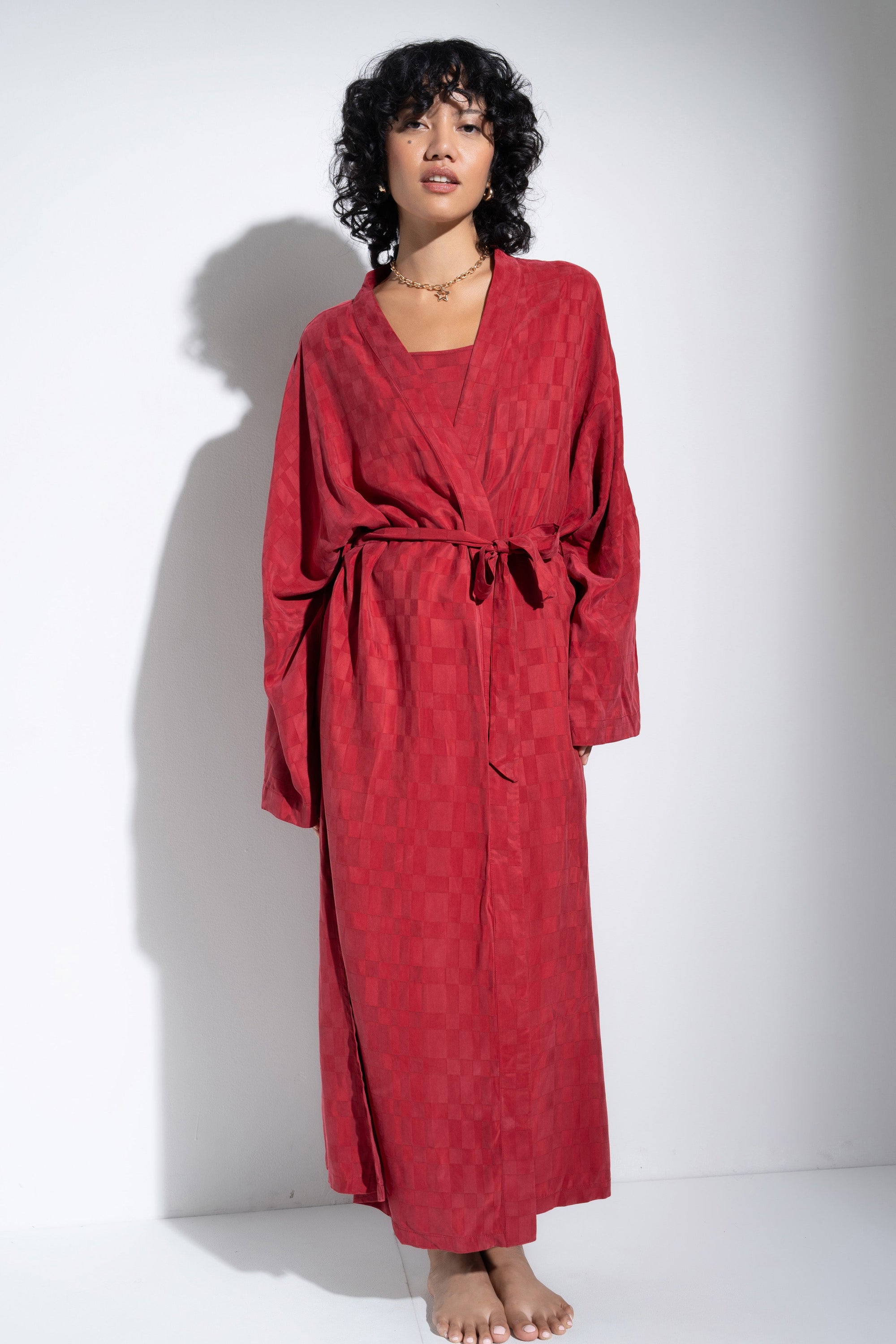 Be Idle - The Long Robe - Bloodred -