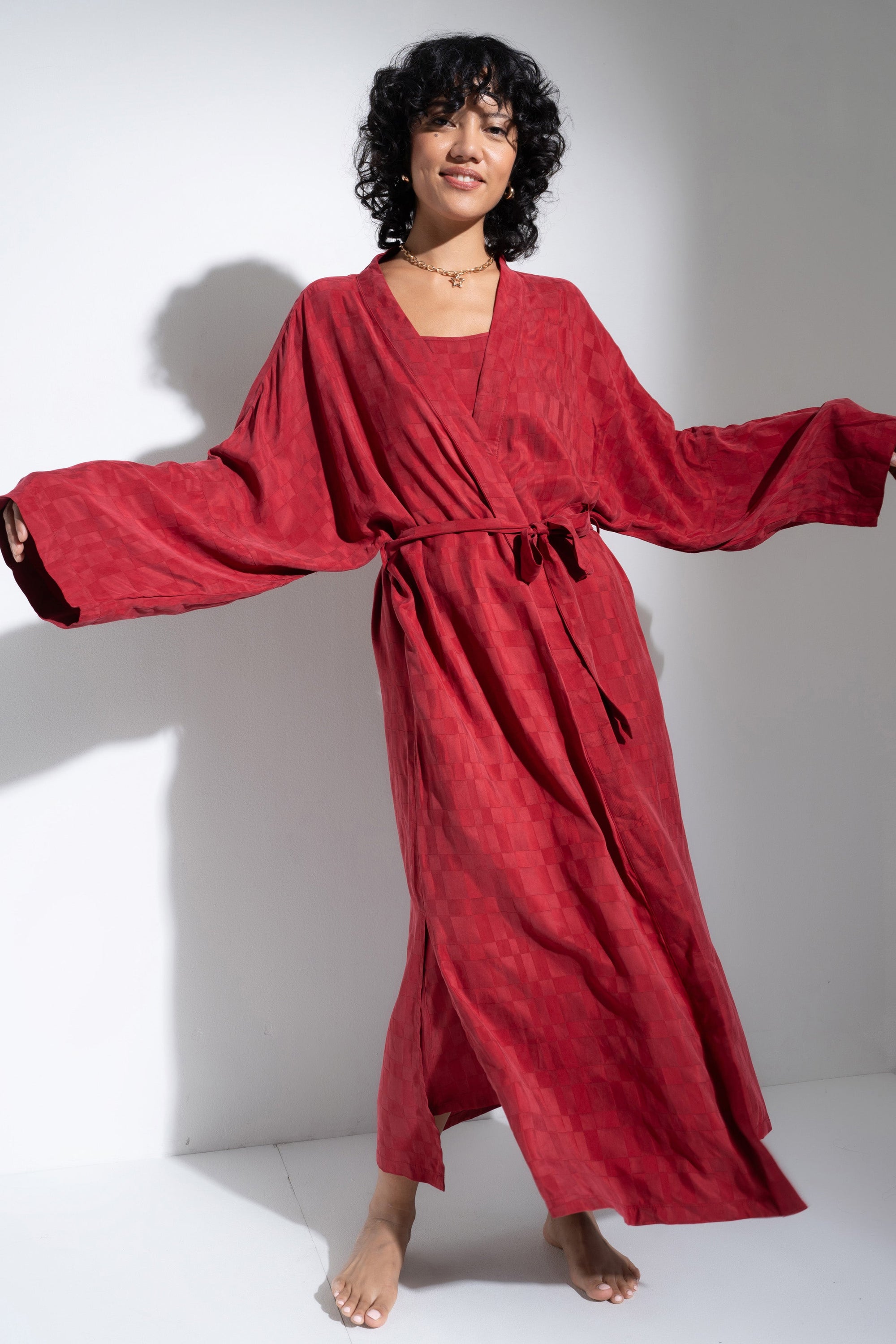 Be Idle - The Long Robe - Bloodred -