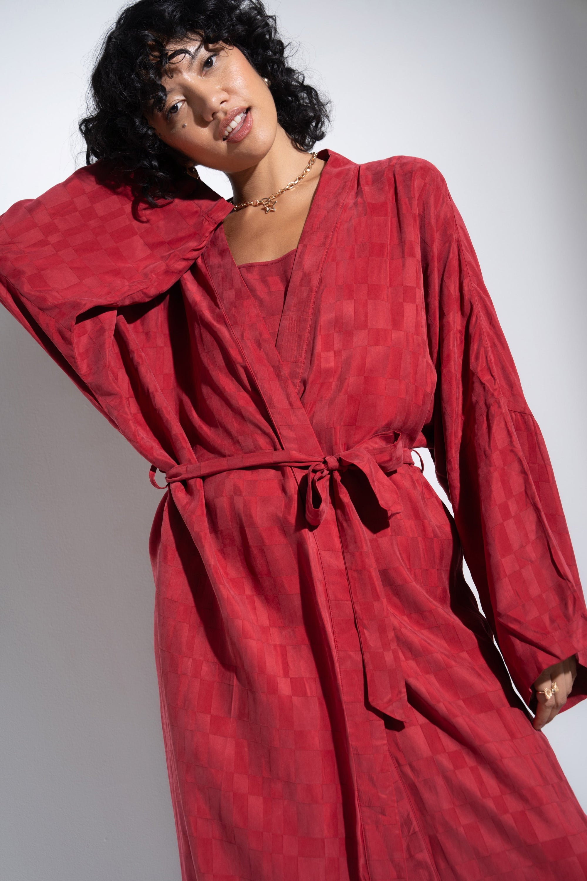Be Idle - The Long Robe - Bloodred -