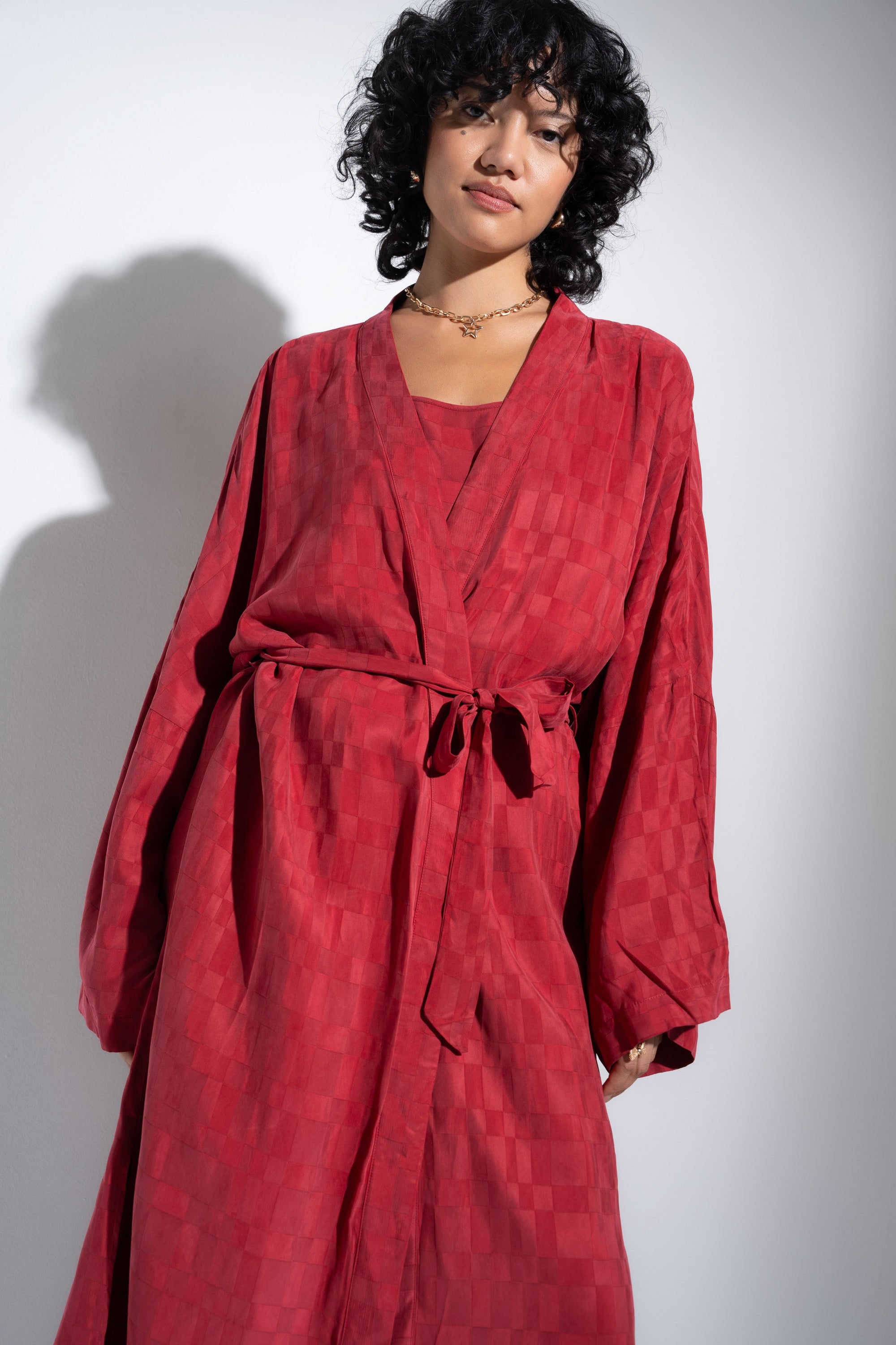 Be Idle - The Long Robe - Bloodred -