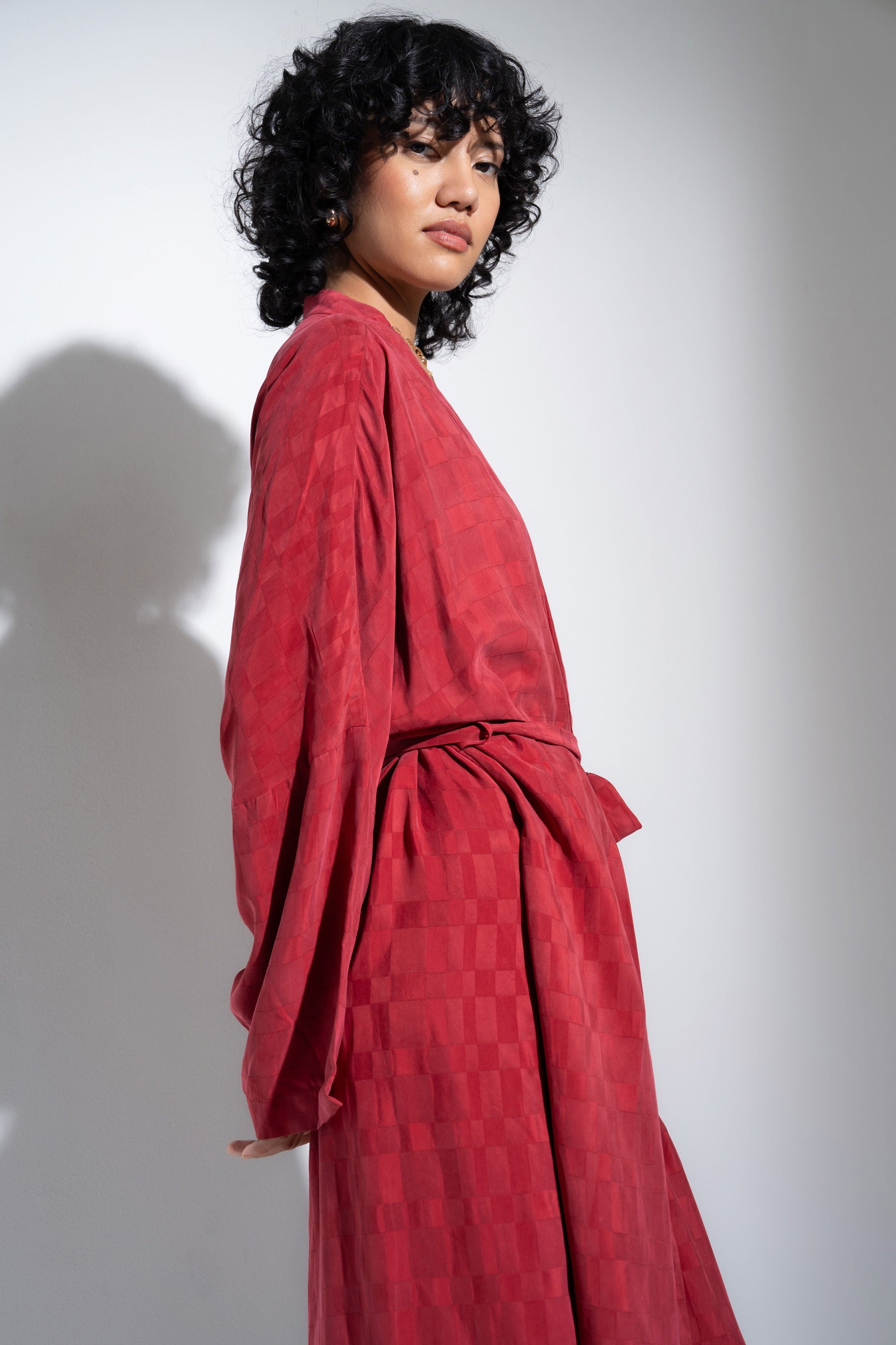 Be Idle - The Long Robe - Bloodred -