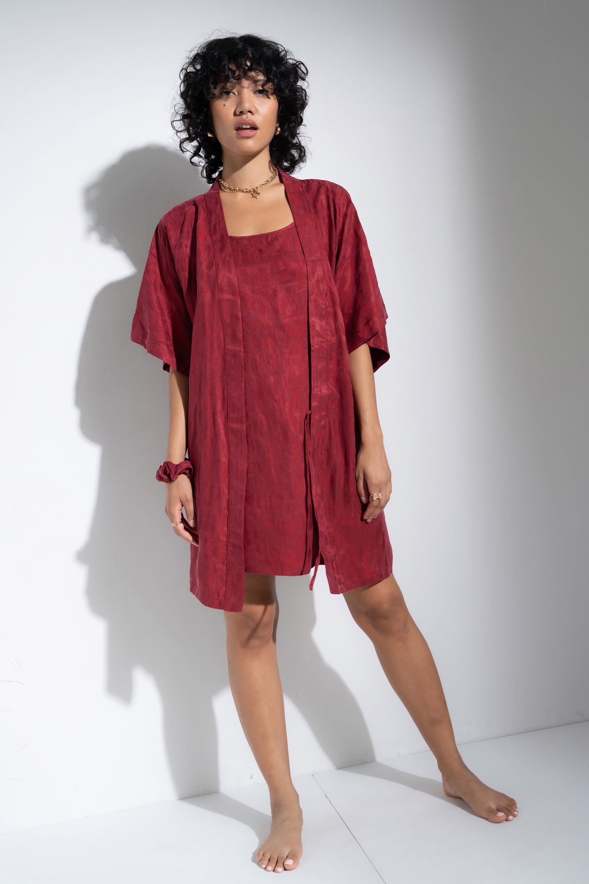Be Idle - The Short Robe - Bloodred -