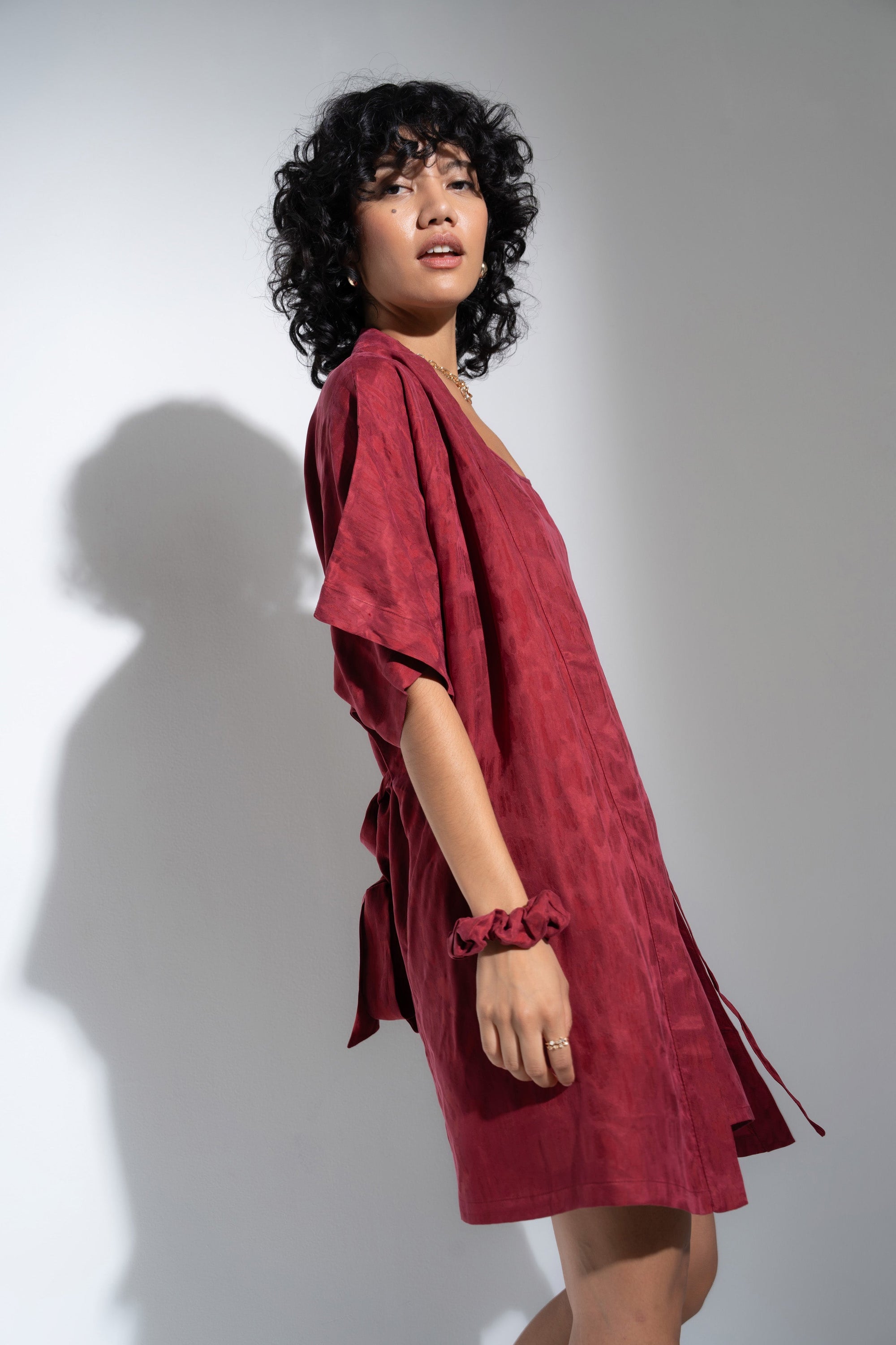 Be Idle - The Short Robe - Bloodred -
