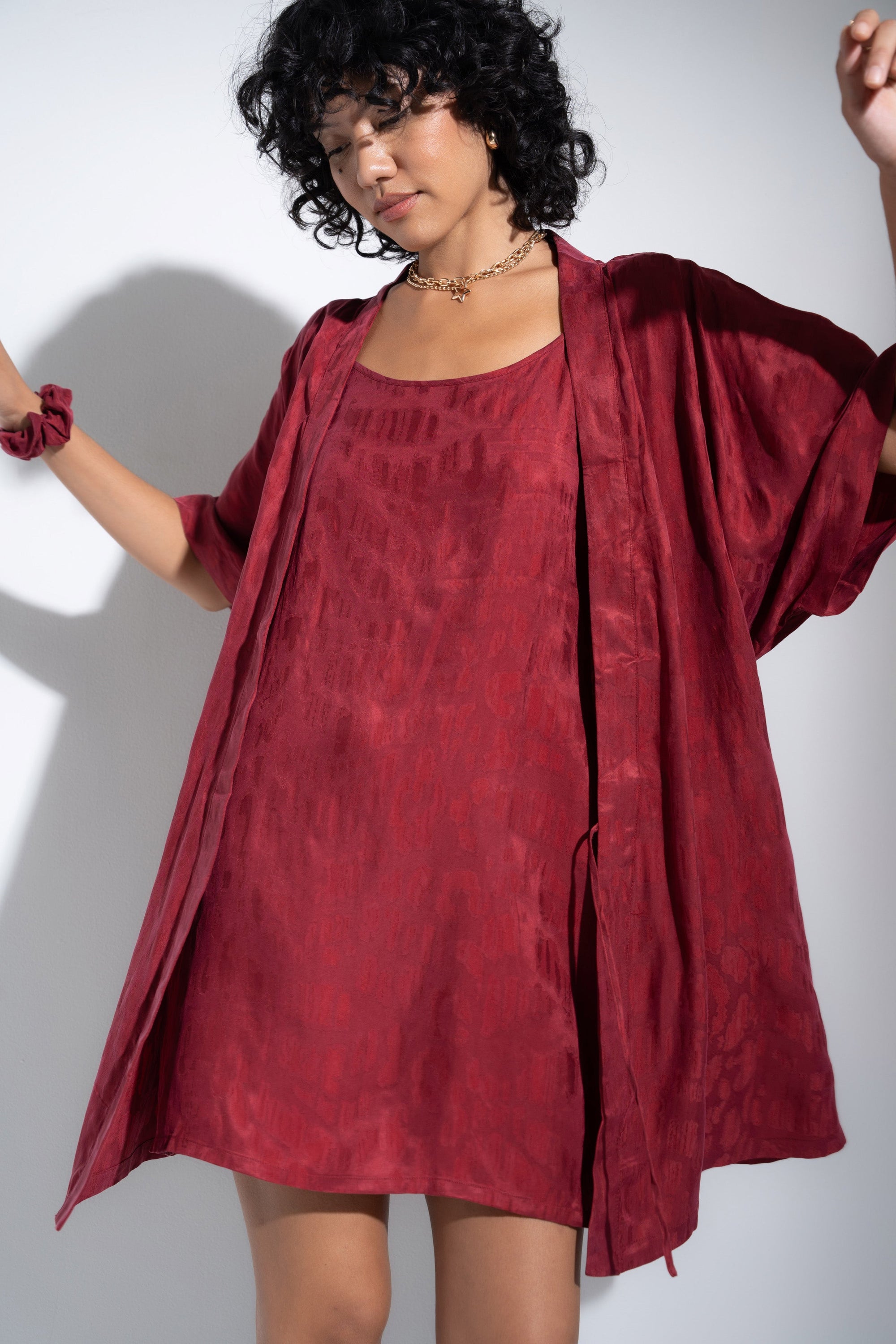Be Idle - The Short Robe - Bloodred -