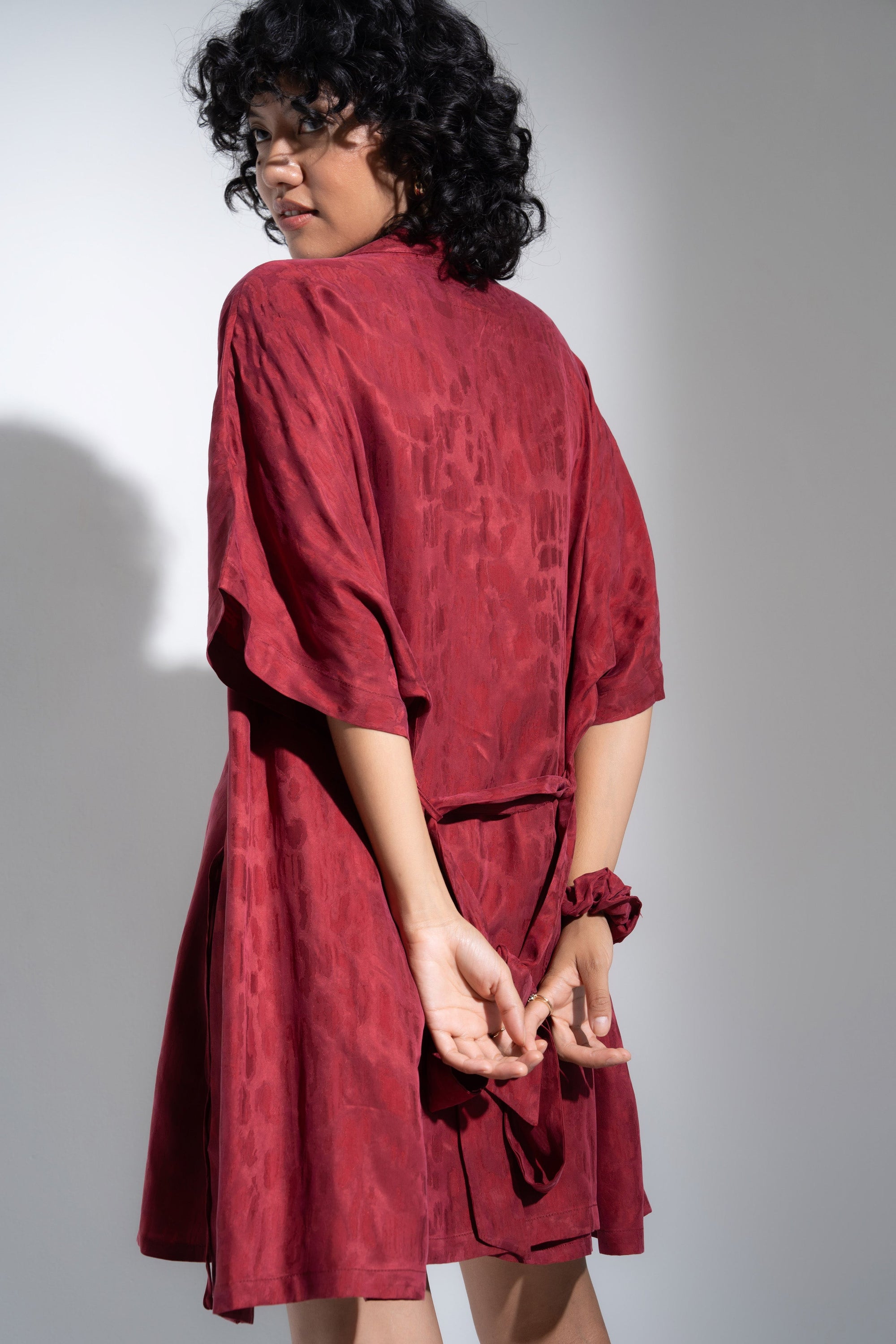Be Idle - The Short Robe - Bloodred -