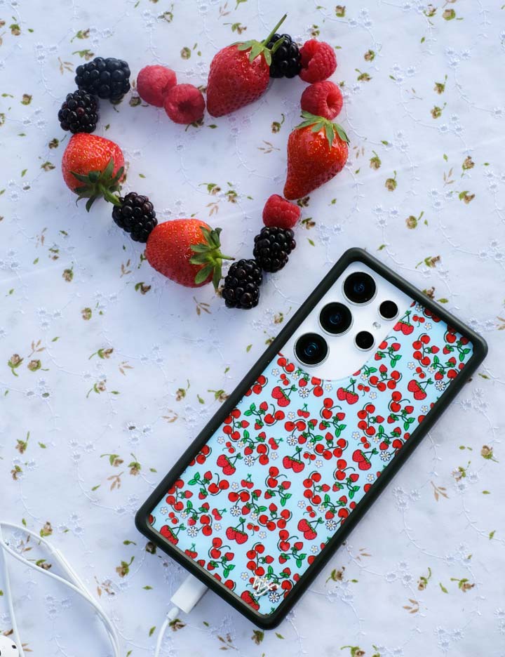 Lifestyle Image 02 Baby Berries Samsung Galaxy Case