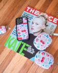 Lifestyle Image 02 Sweet Cherry Airpod Max