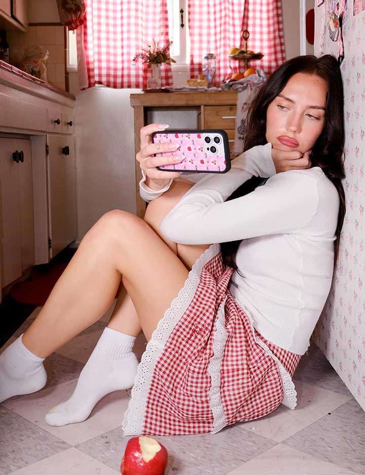 Supporting Image 03 Apple A Day iPhone Case