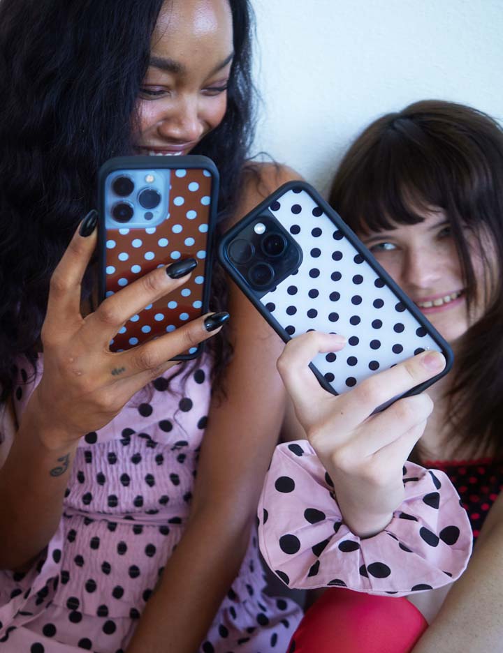 Supporting Image 03 Polka Dot | White and Black iPhone Case