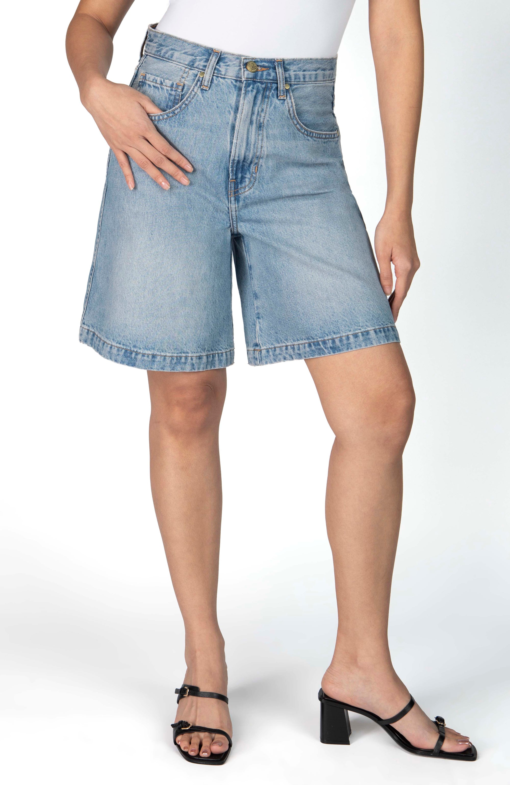 Nelle Atelier - The Sara Petite Denim Bermuda Shorts - Sky -