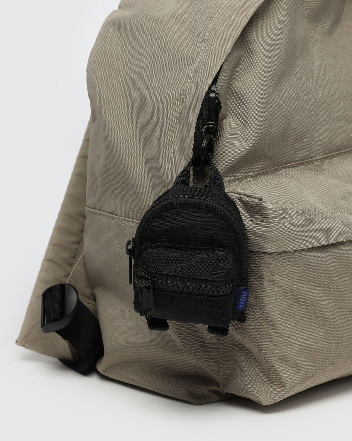 Baggu - Backpack Charm - Black -