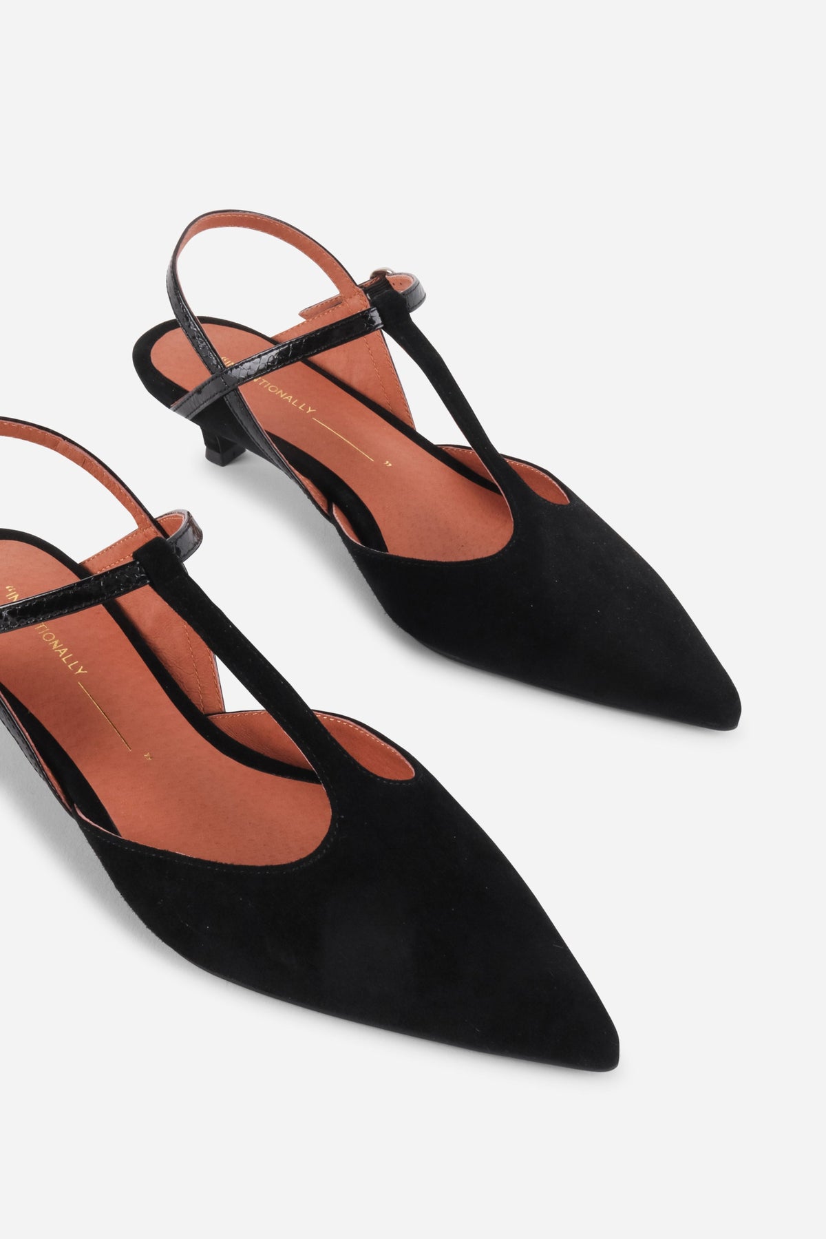 Intentionally Blank - Bbgirl Kitten Heel Pump -