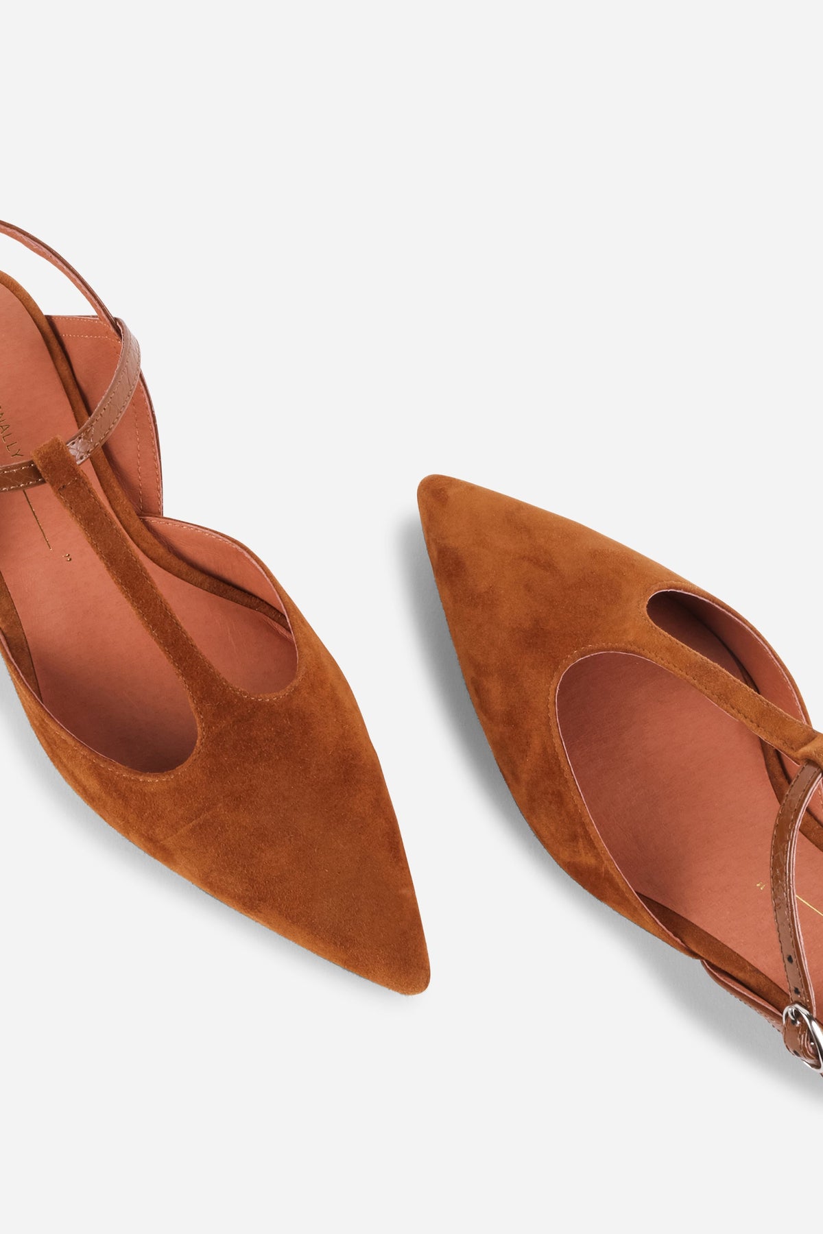 Intentionally Blank - Bbgirl Kitten Heel Pump -