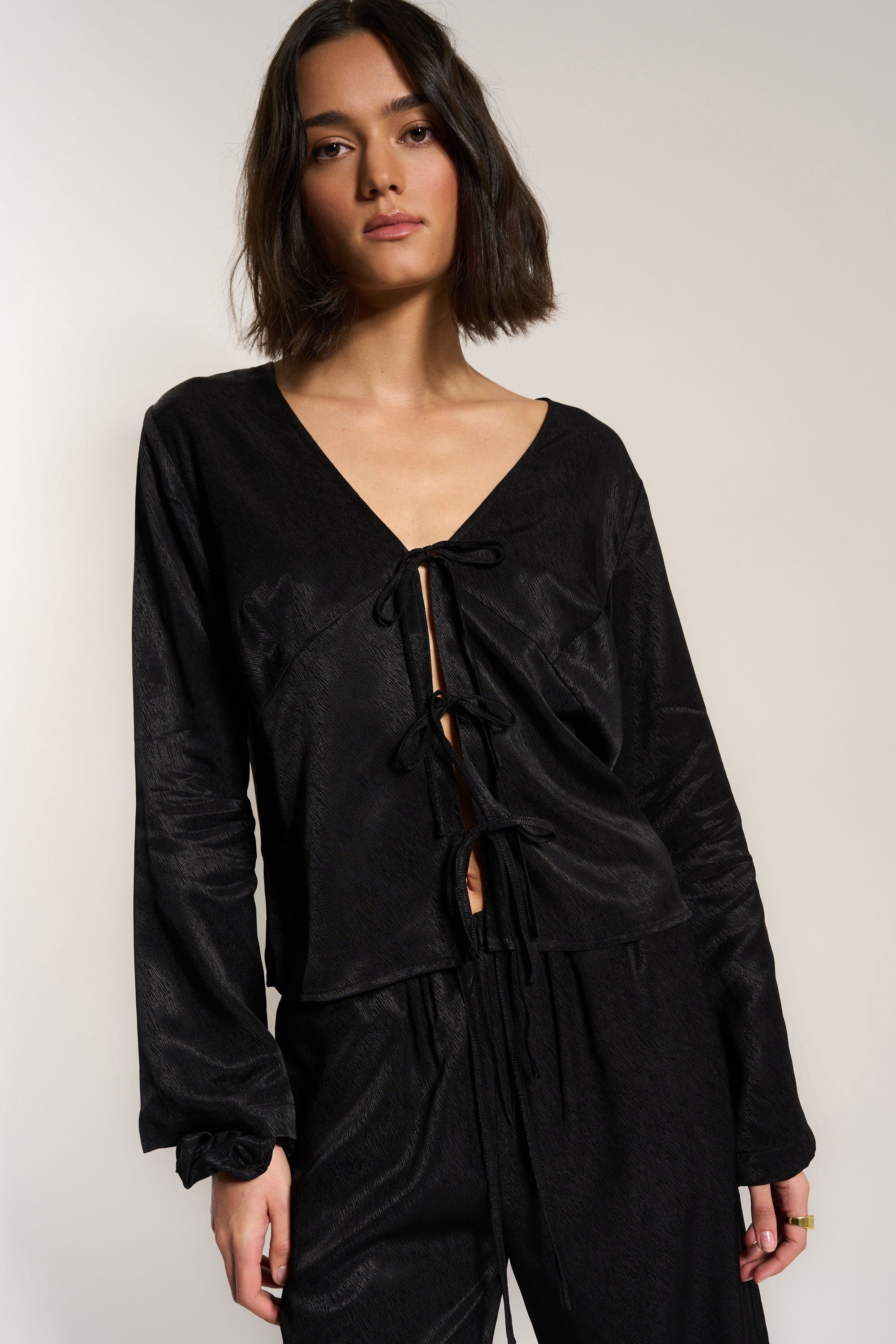 Be Idle - The Tie Front Top - Black -