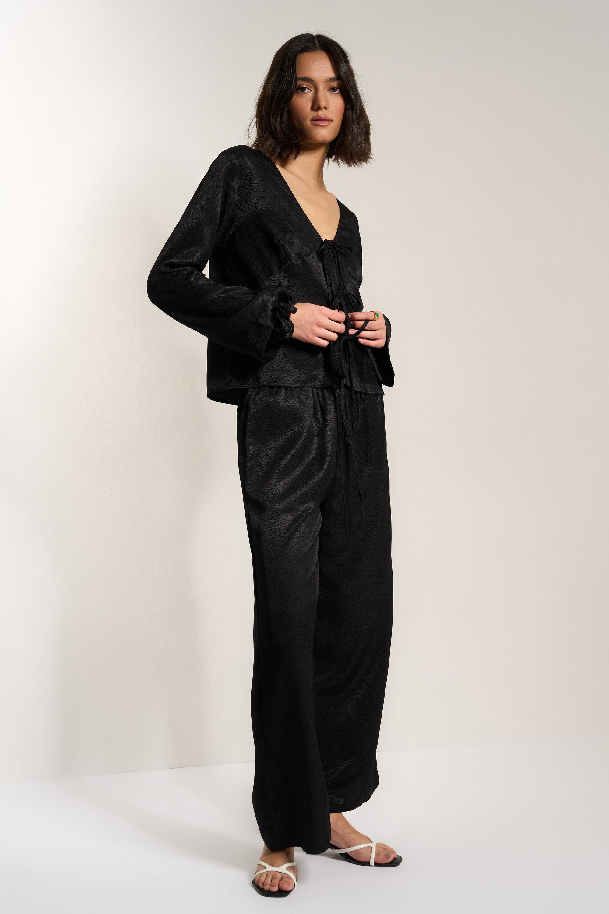 Be Idle - The Tie Front Top - Black -