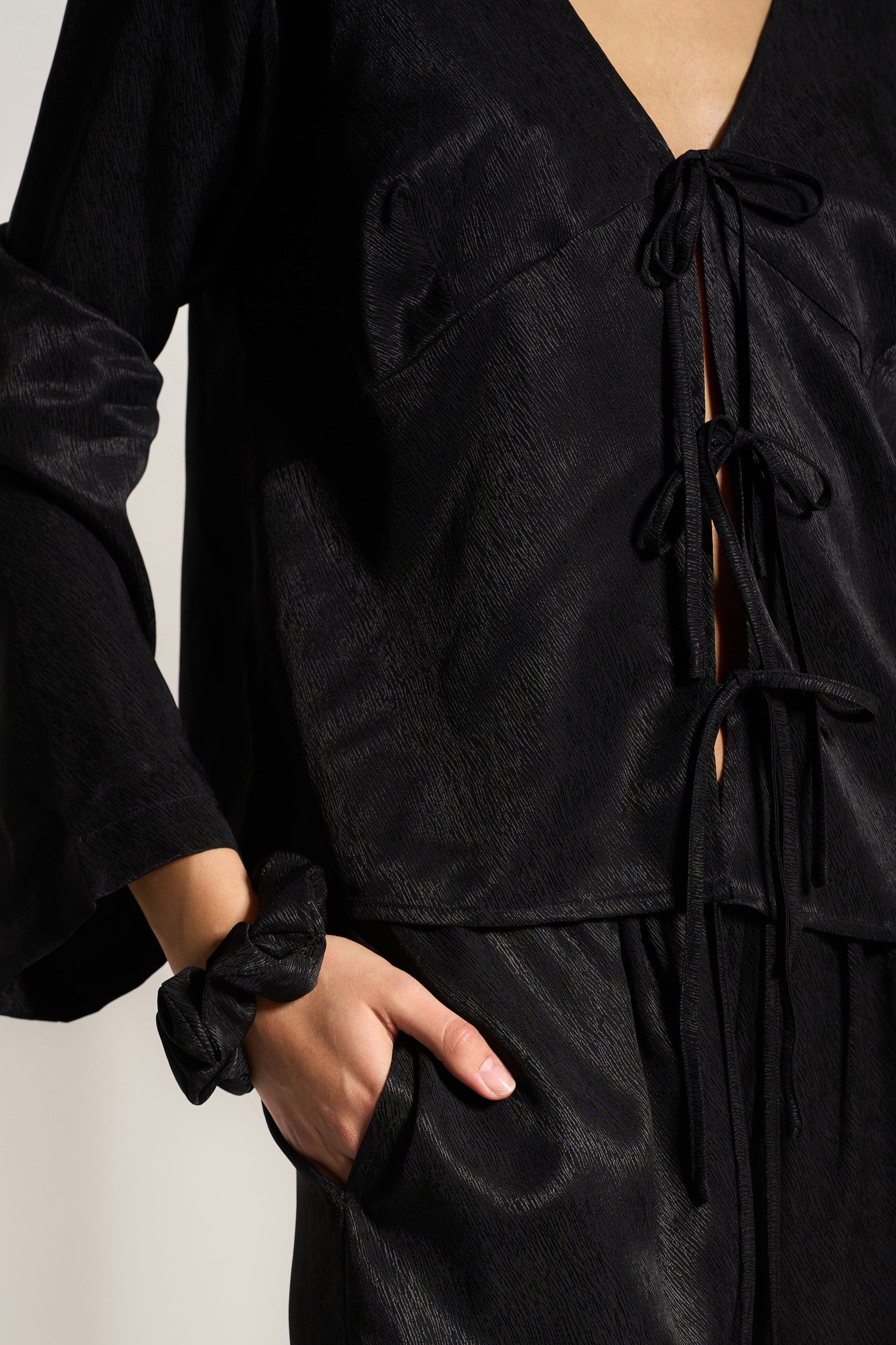 Be Idle - The Tie Front Top - Black -