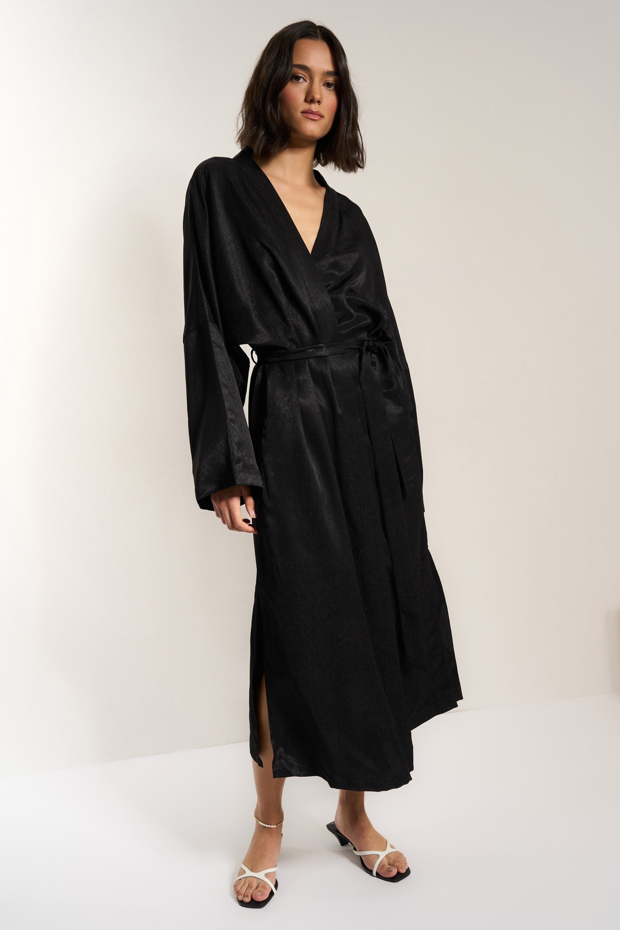 Be Idle - The Long Robe - Black -