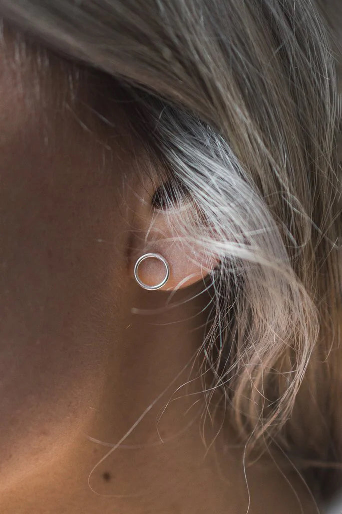 Peter + June - Geo Studs - Silver Circle -
