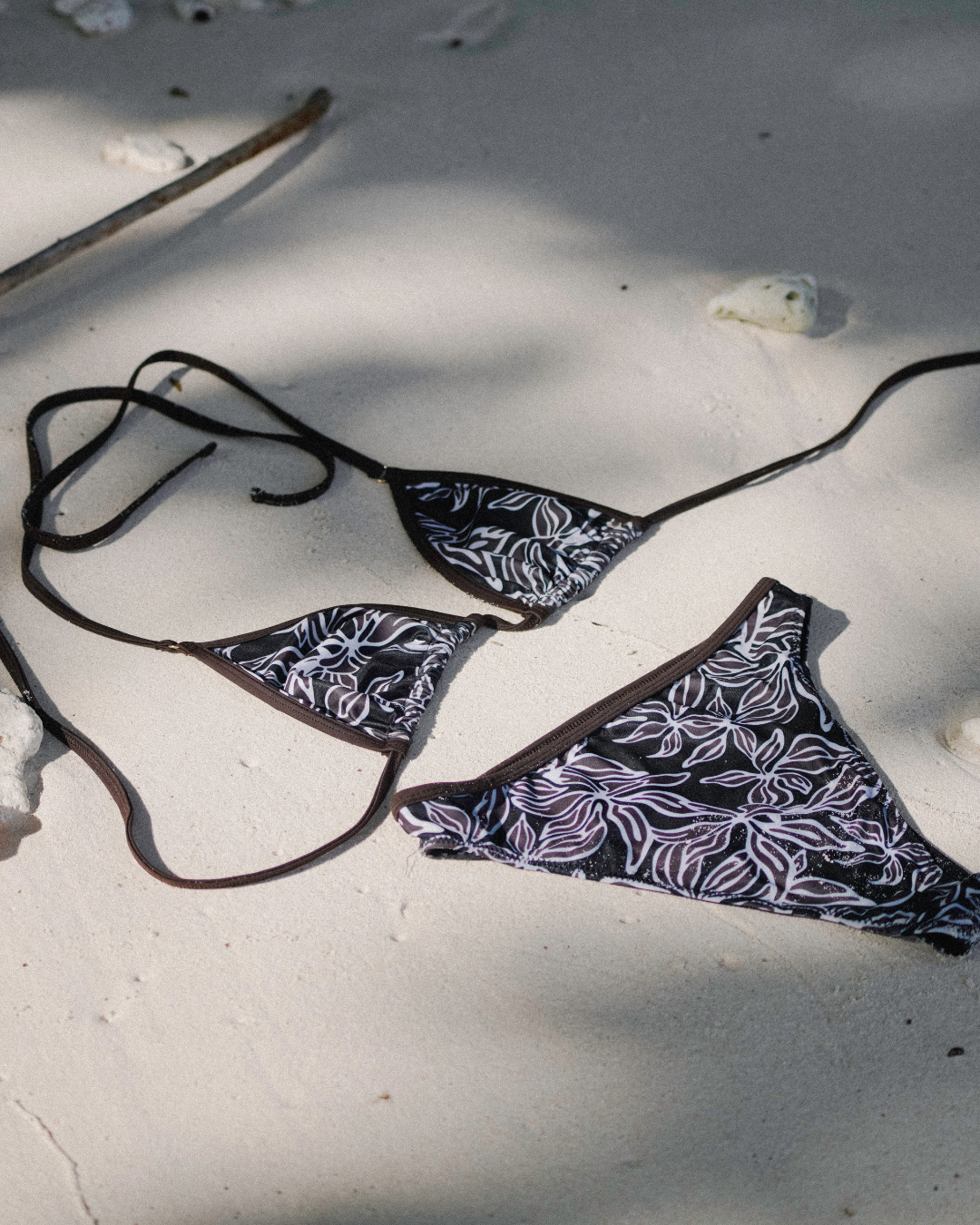 Noserider Surf Club - Triangle Surf Bikini Top in Dark Tropics -