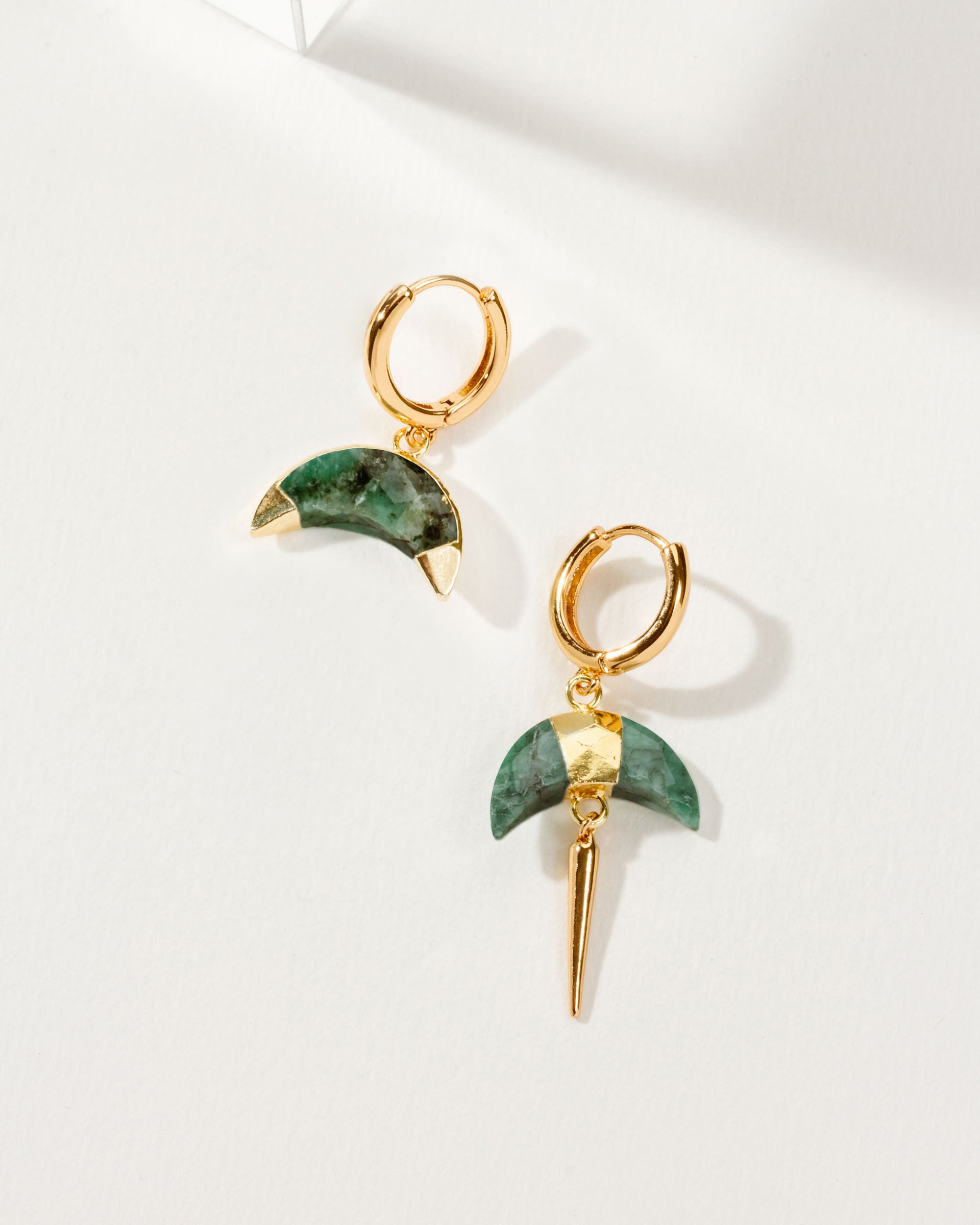 Luna Norte - Crescent Horn Mismatched Huggie Hoop Earring - Emerald