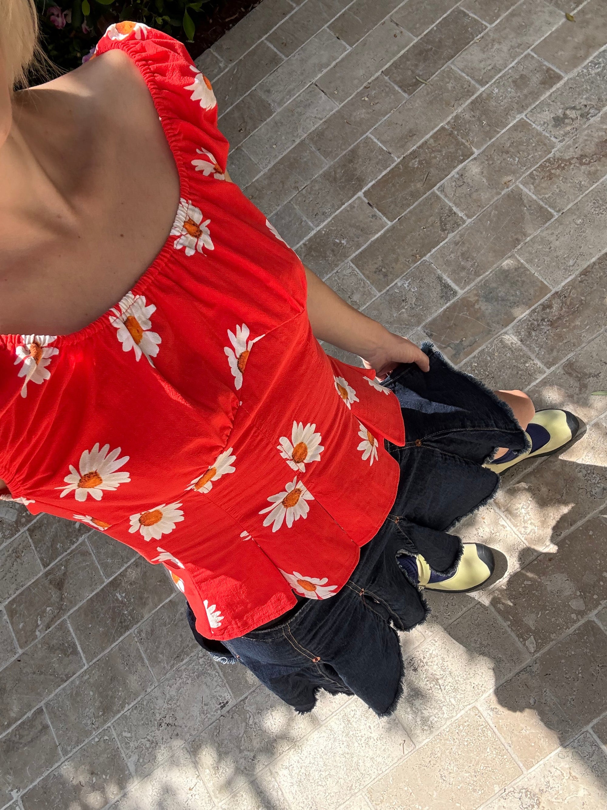 Lisa Says Gah - Pat Top - Red Daisy -