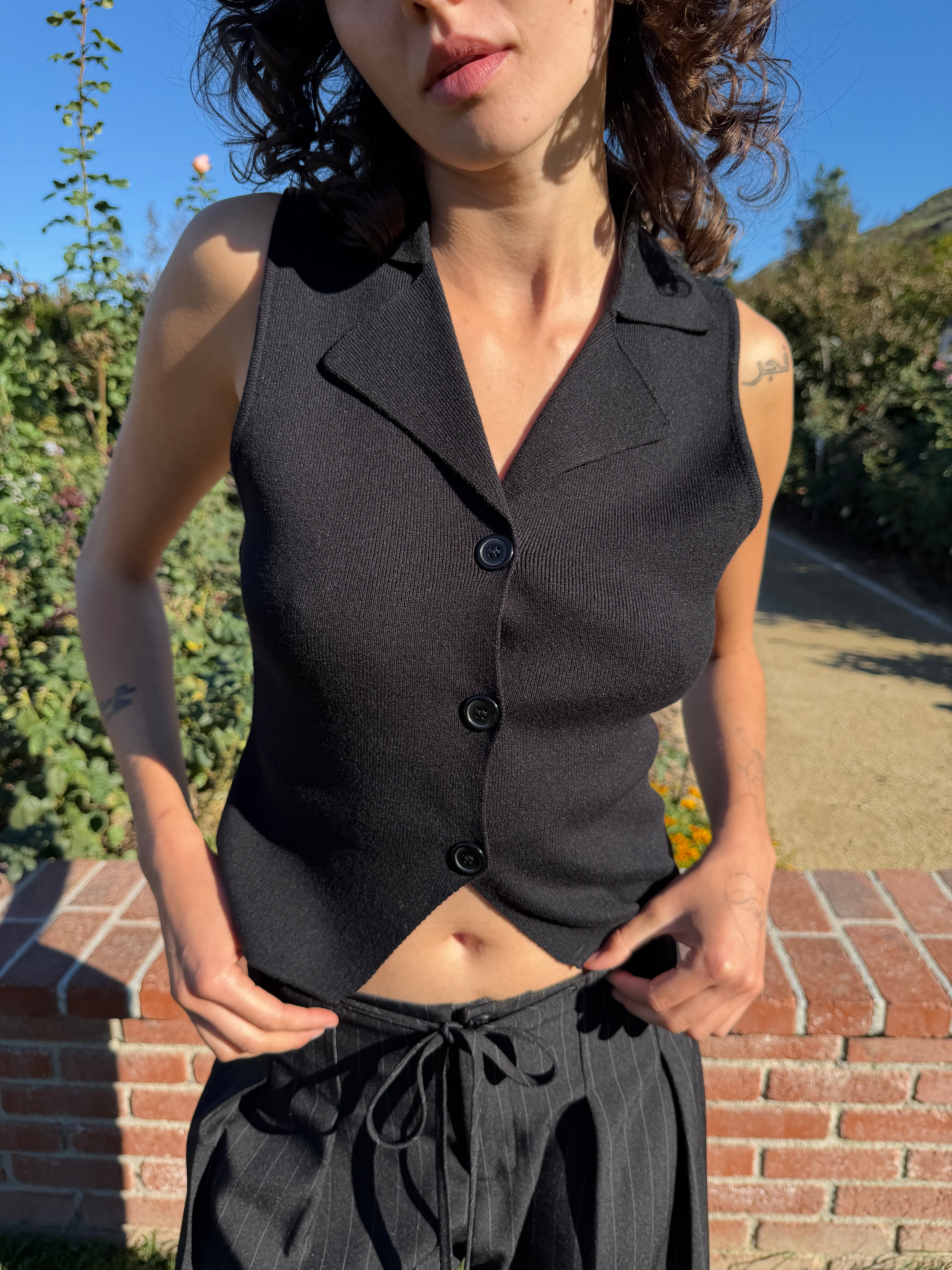 トップス HEUGN LOW GAUGE KNIT VEST BLACK size2 THE CLARA SWEATER VEST – Joe's® Jeans