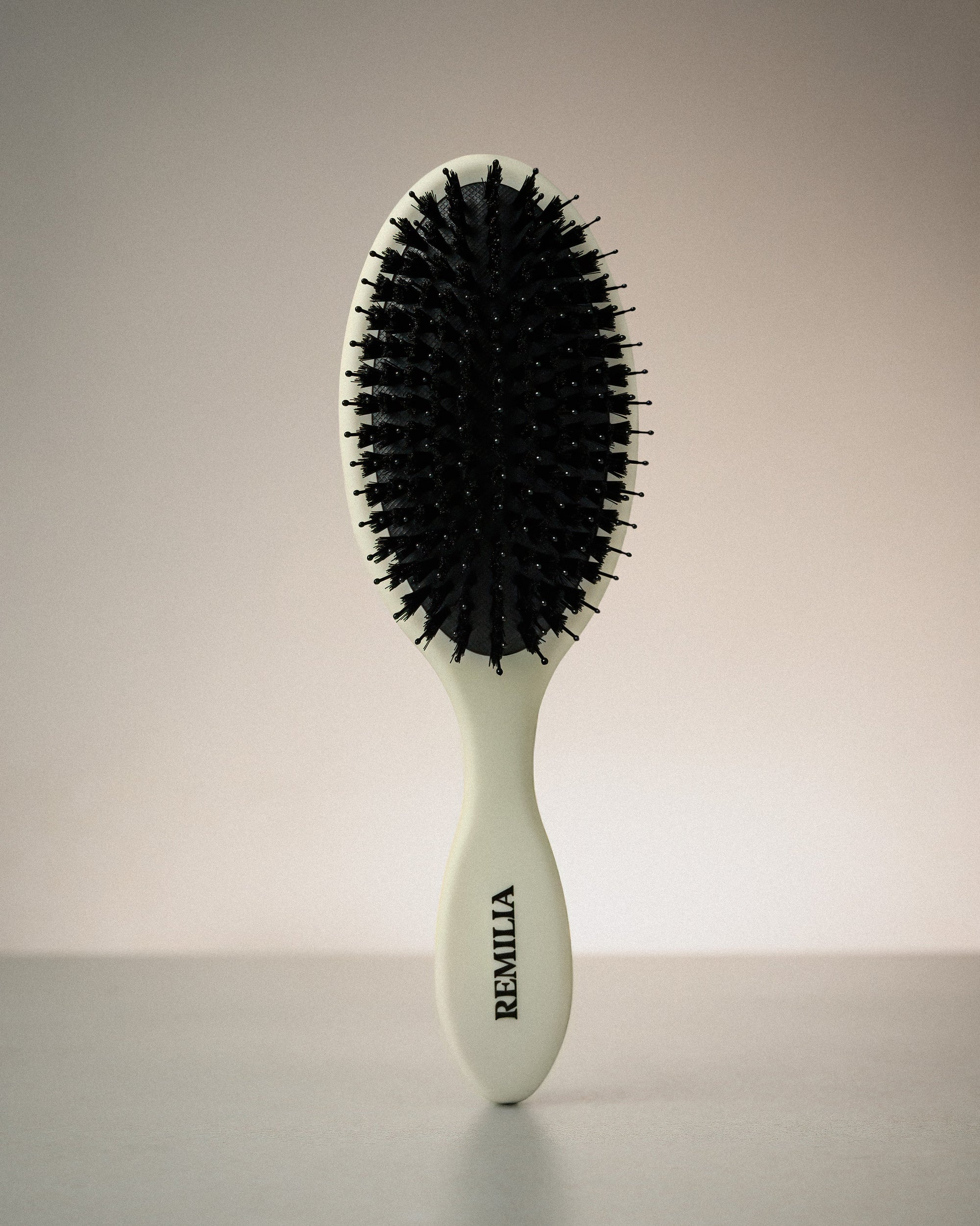 Remilia Hair - Vegan Lush Brush - Sand