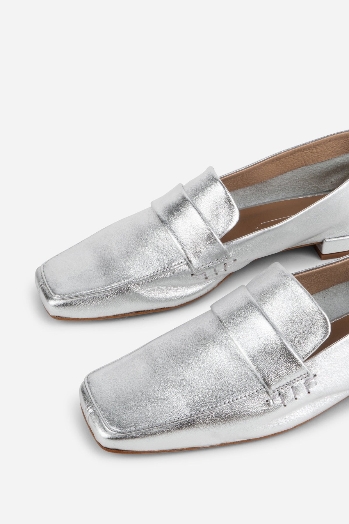 Intentionally Blank - Pinky Loafer -