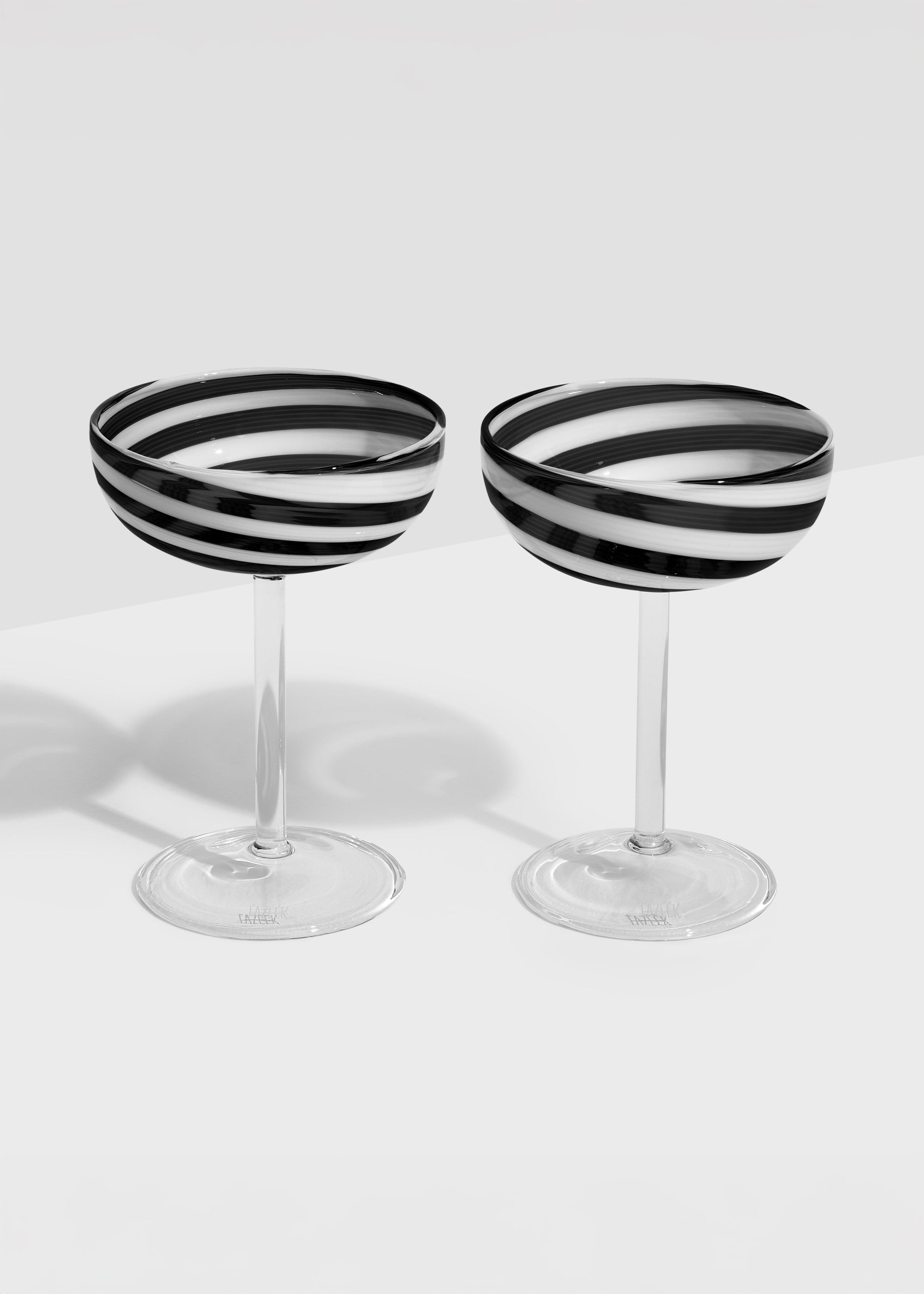 Fazeek - Swirl Coupe Glasses - Black/White, Set of 2 -
