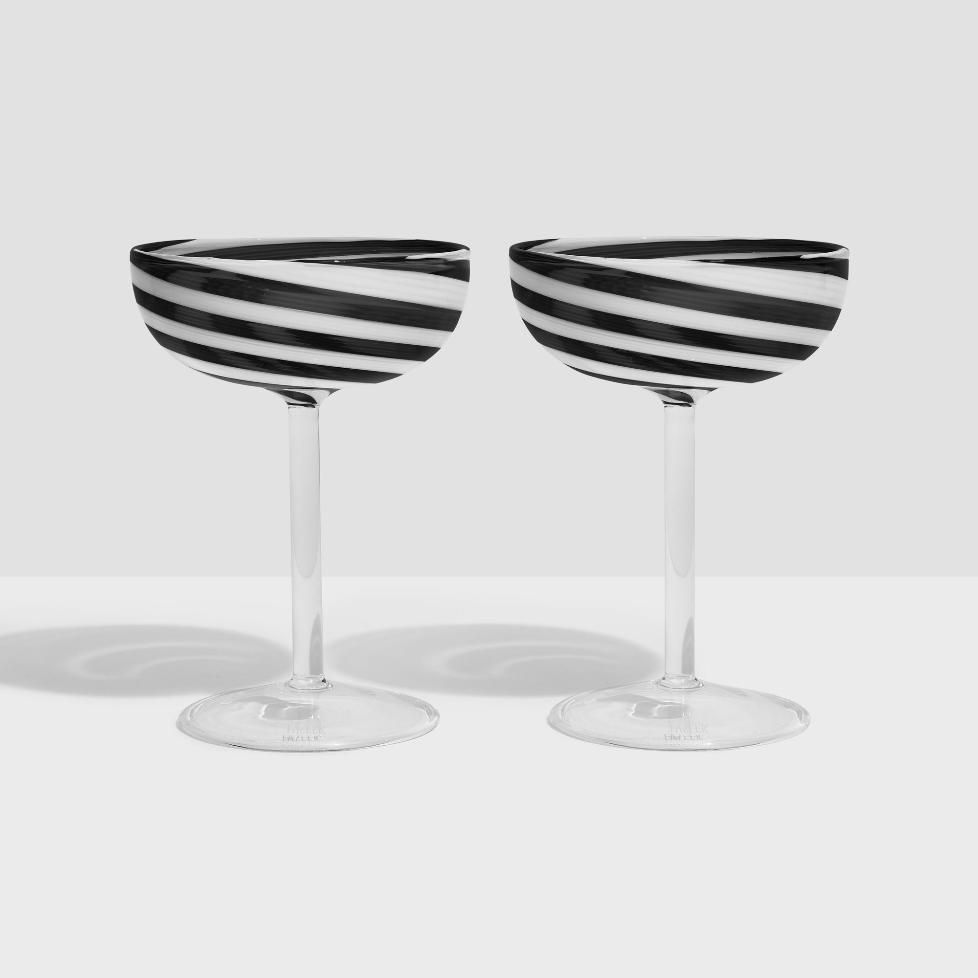 Fazeek - Swirl Coupe Glasses - Black/White, Set of 2 -