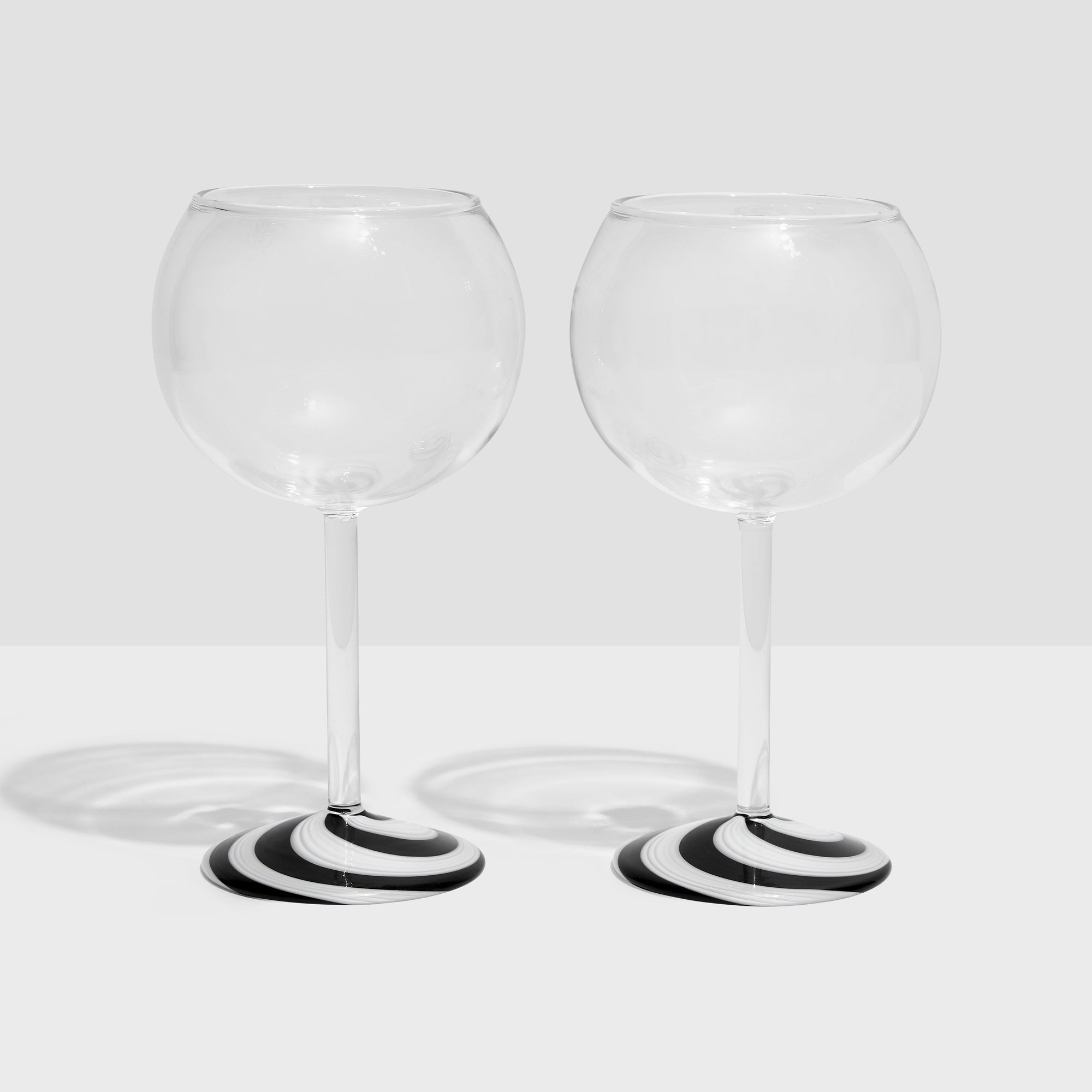 Fazeek - Swirl Wine Glasses - Black/White, Set of 2 -