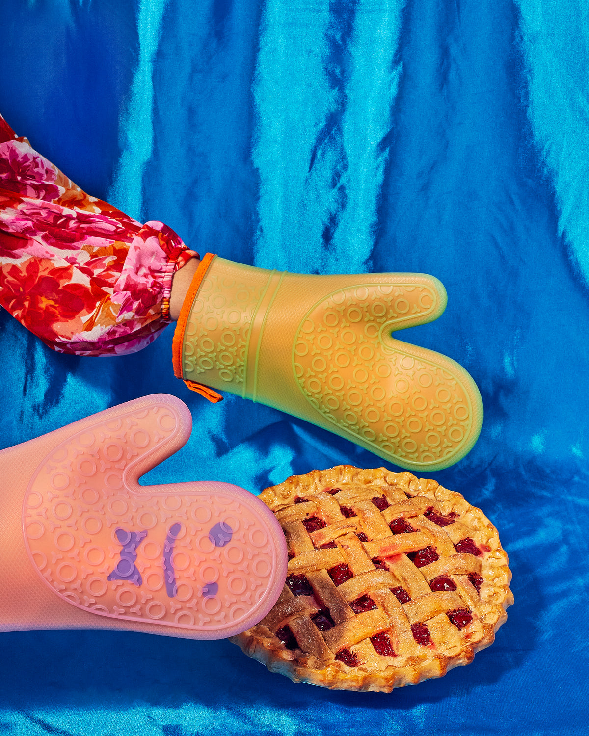 Staff - The Oven Mitts - Multicolor Pair -