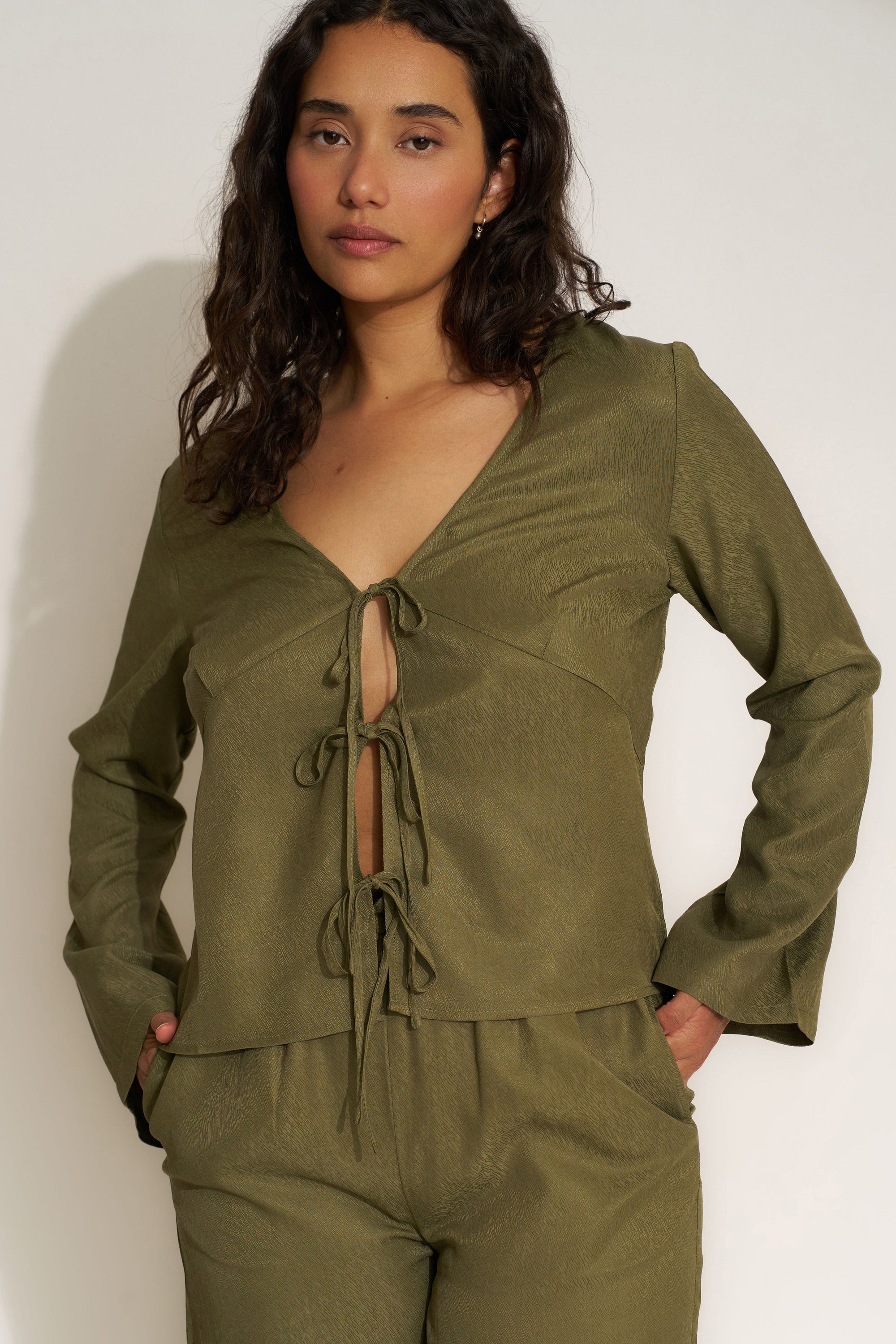 Be Idle - The Tie Front Top - Olive -