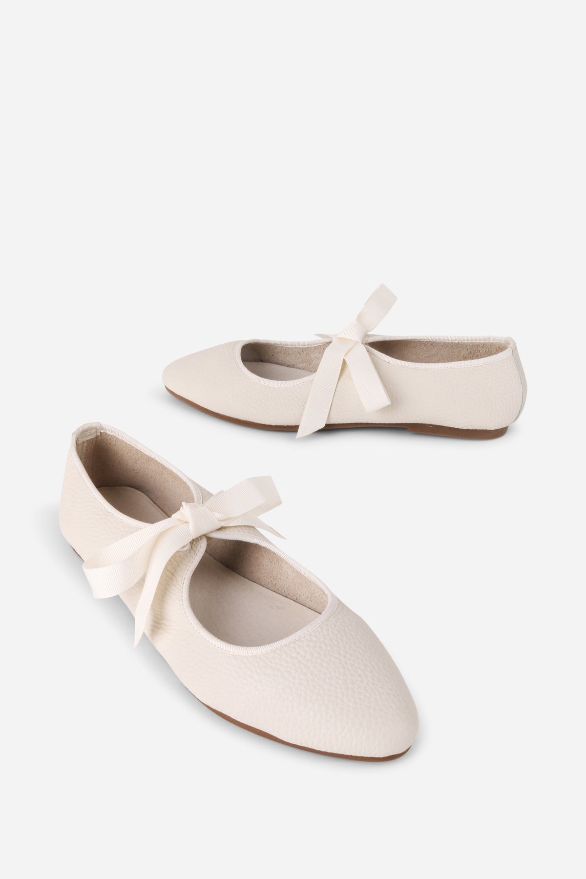 Intentionally Blank - Valley Black Sole Ballet Flat - CREAM LEATHER