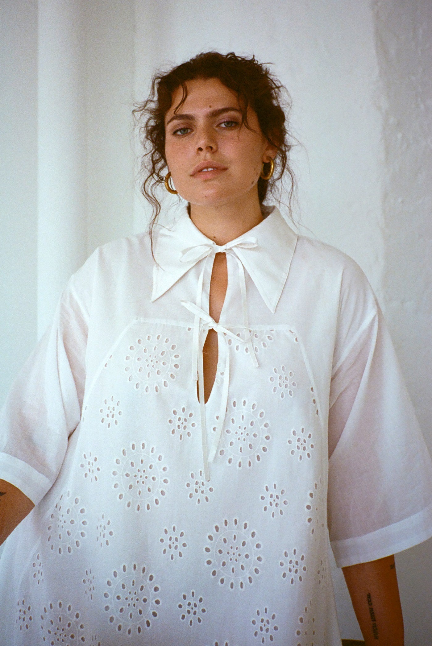 WRAY - Apron Dress - Salt Eyelet -