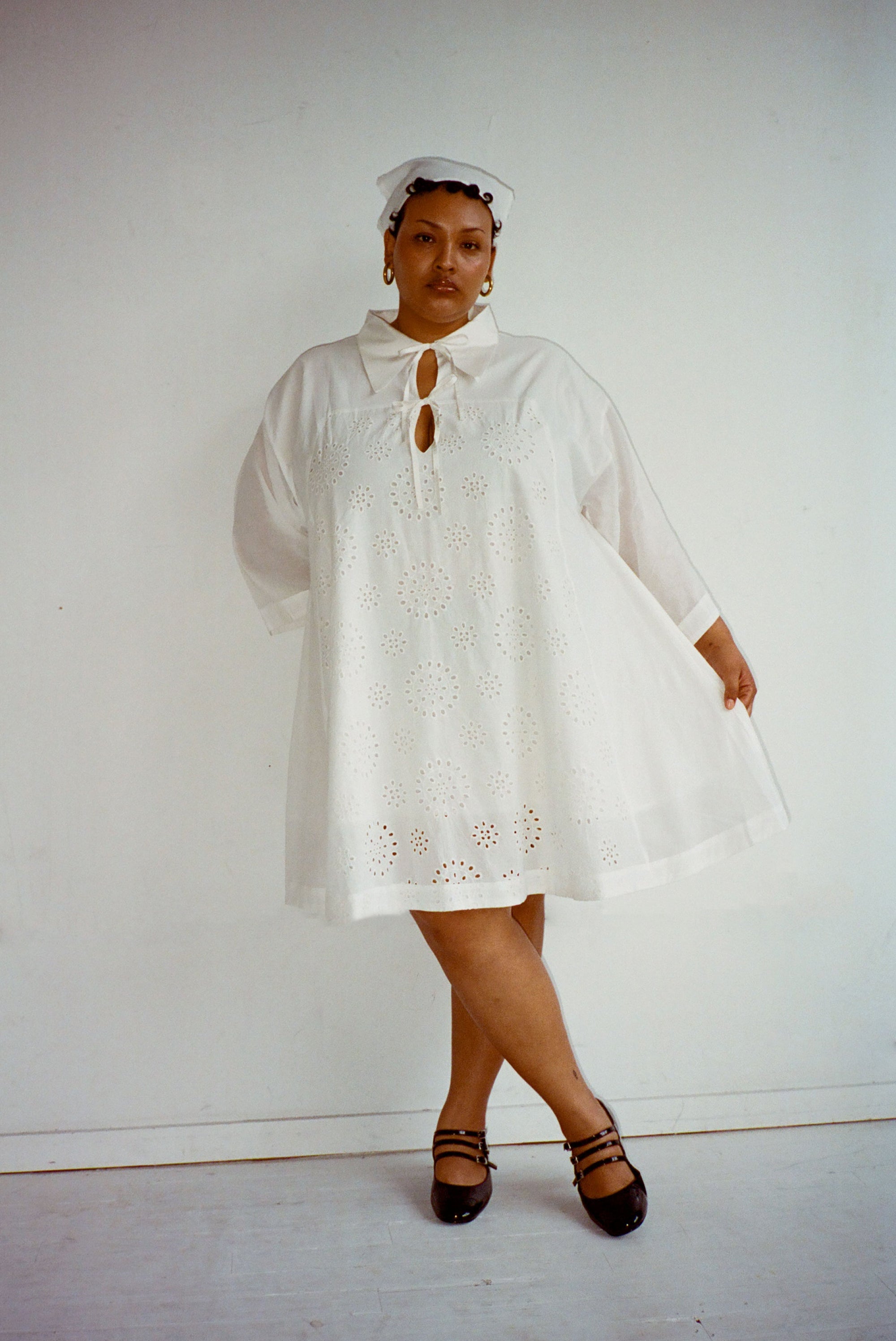 WRAY - Apron Dress - Salt Eyelet -