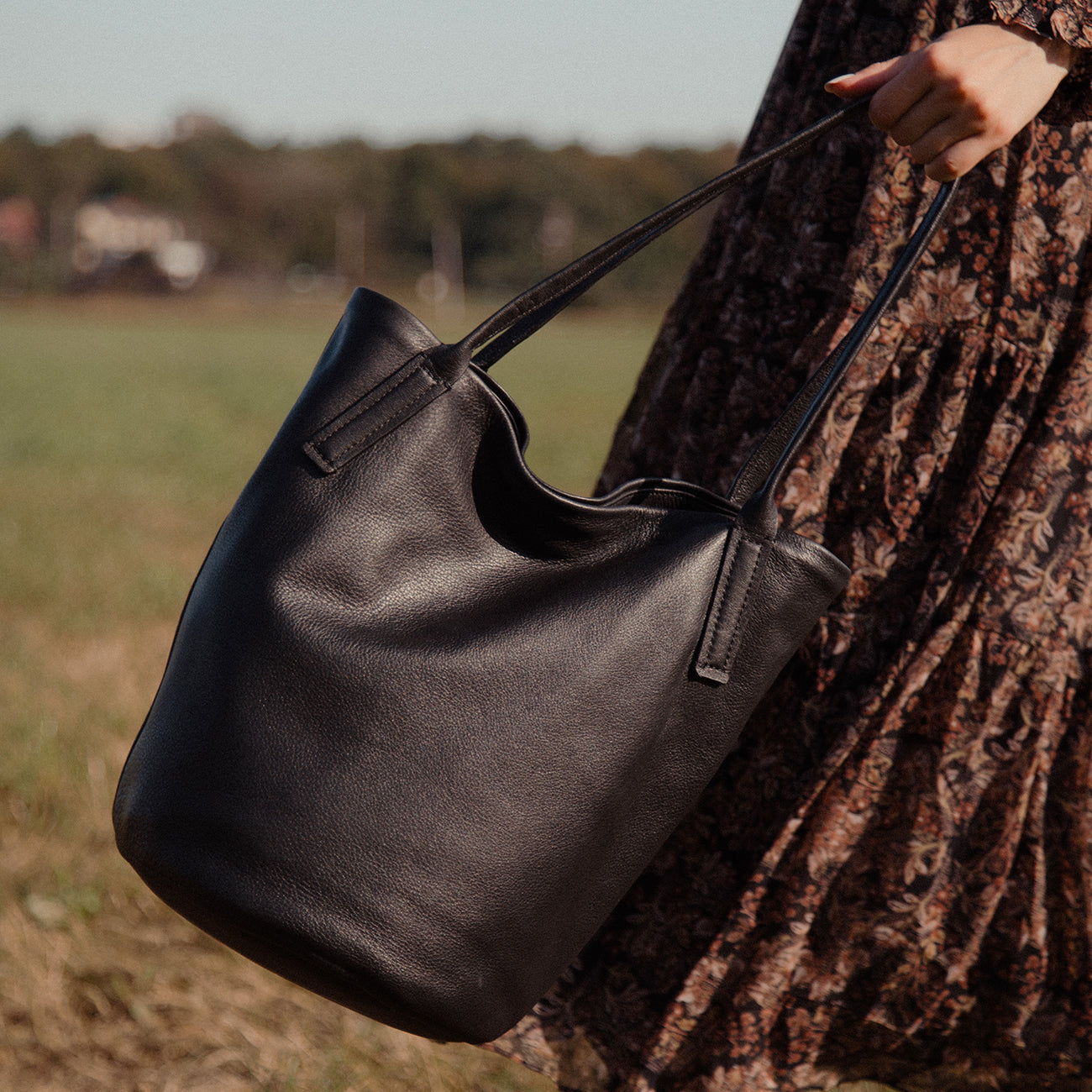 Per Lei New York - Waverly Bucket Tote - Black -