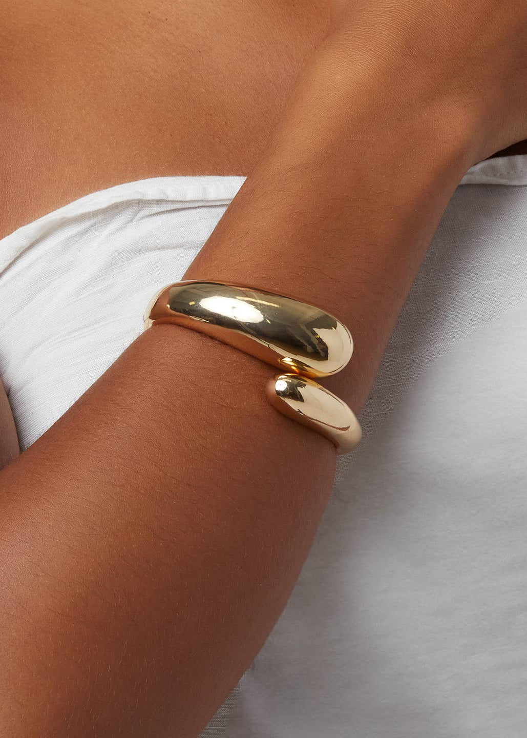 Aiori - Intertwine Bold Bangle - Gold -