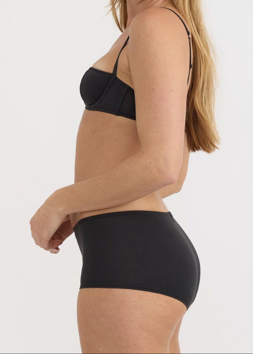 Organic Basics - Core Icon Shorty - Black -