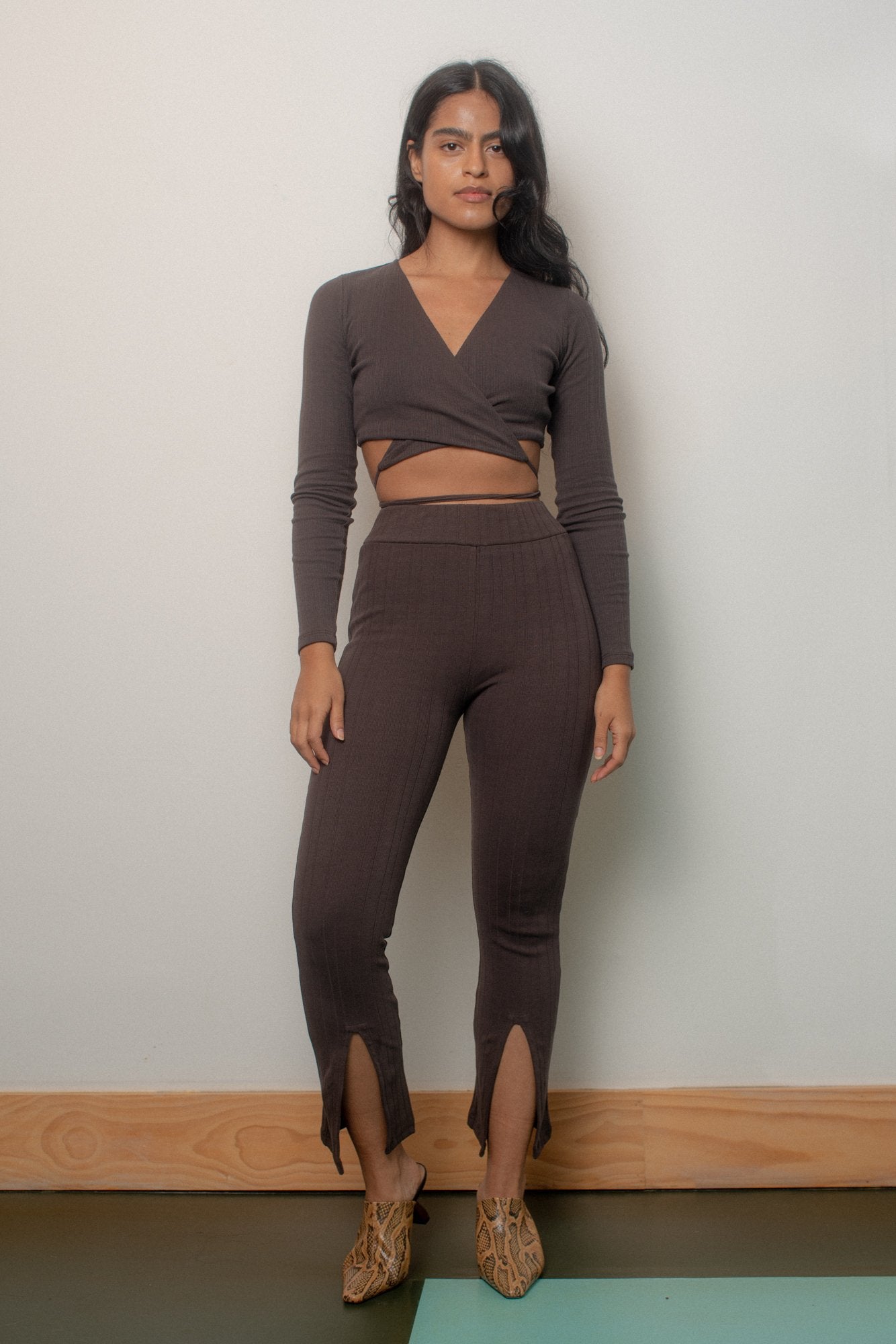 WRAY - Slit Legging - Chocolate Mousse -