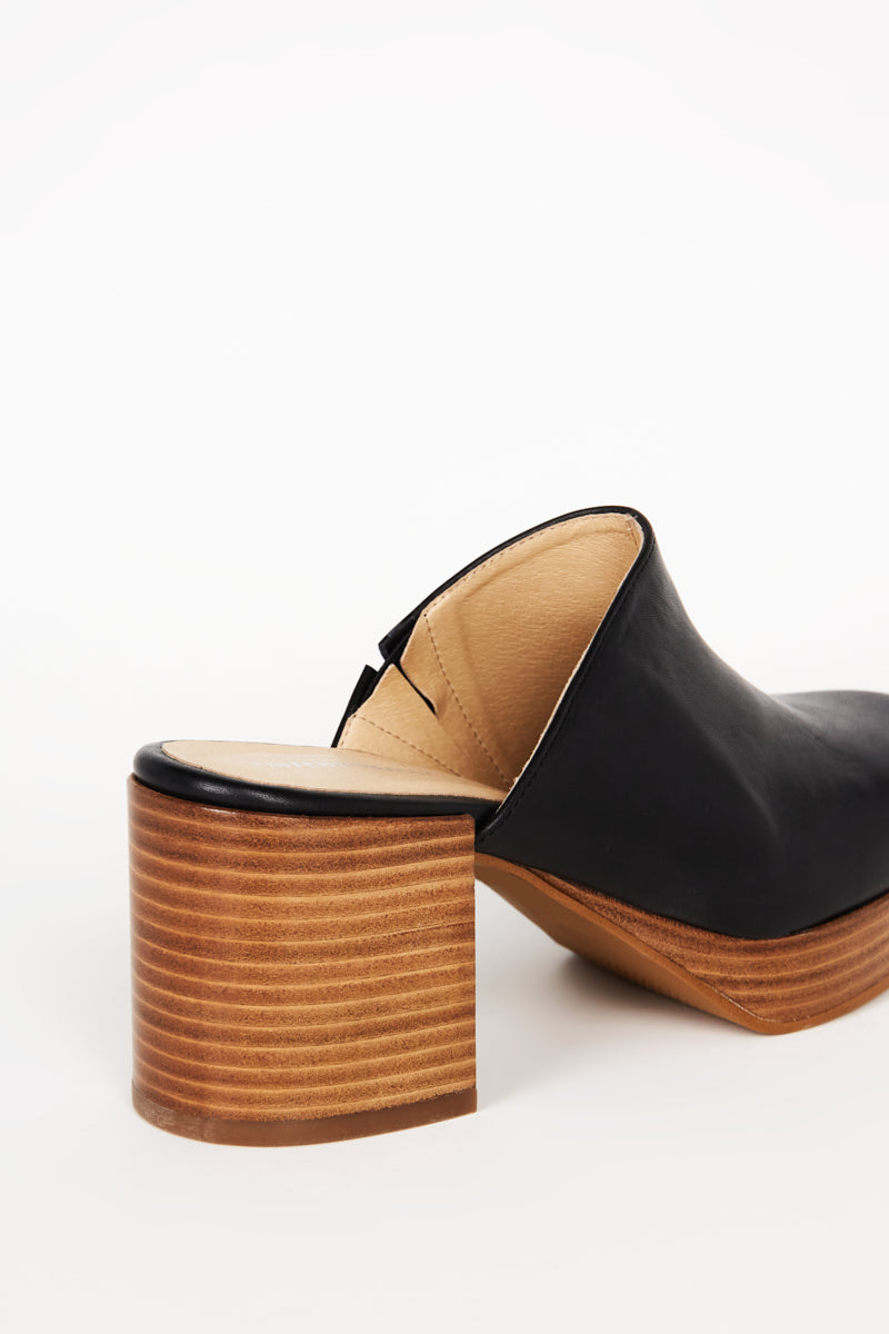 Intentionally Blank - Facts Leather Platform Clog -